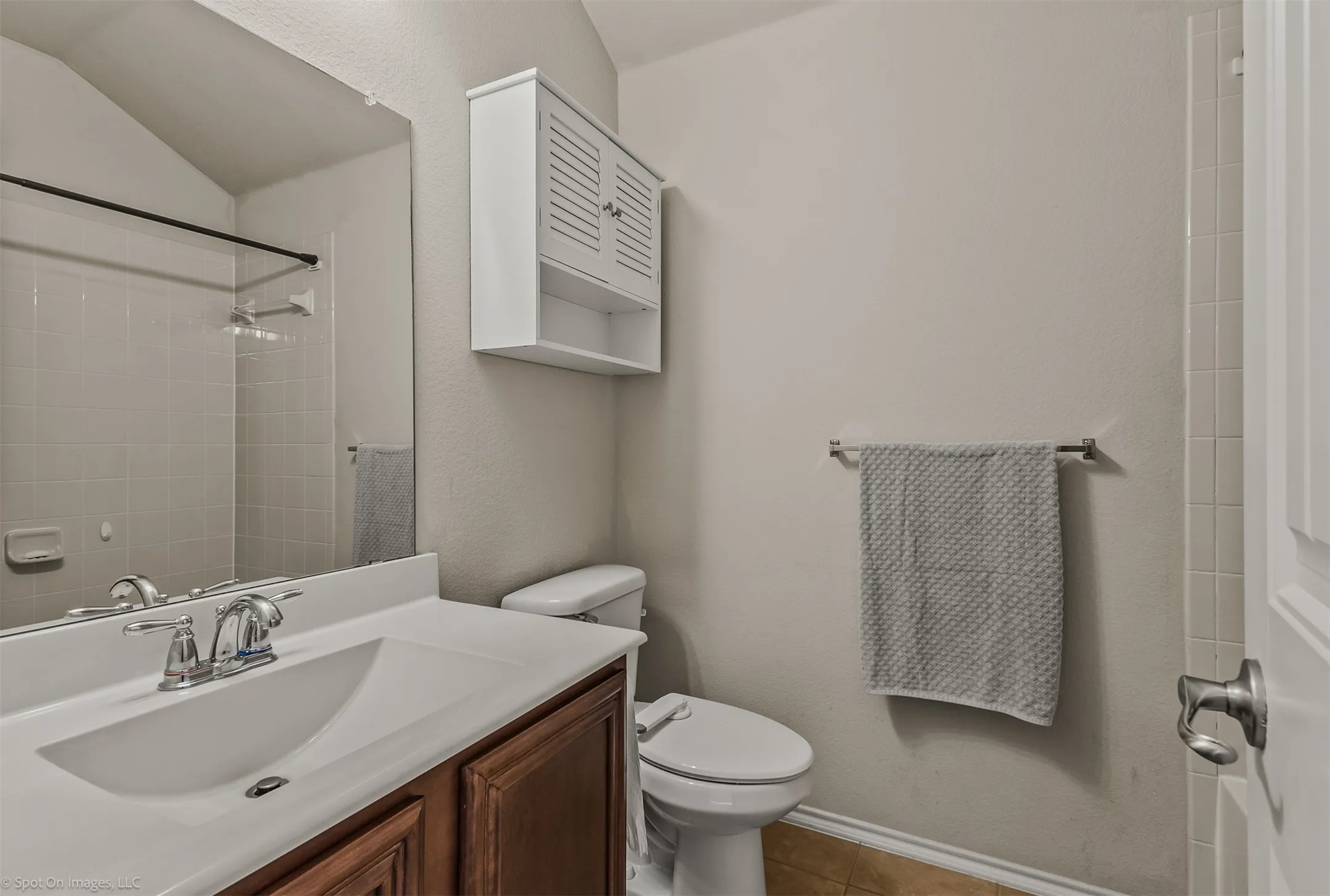 Single Family Residence For Sale in Kaufman County , 2018 Sterling Gate Drive, Heartland, Texas 75126, 3 Bedroom, 2 Bathroom, 2 Garage spaces, 1,605 Sqft, built in 2012, mls#21412851, Real Estate Agent in Heartland, Homes For Sale in Kaufman county, Homes For Sale in Heartland, Realtor in Heartland Texas, Real Estate Brokerage Independent Realty Texas, Luminita Cordes Realtor