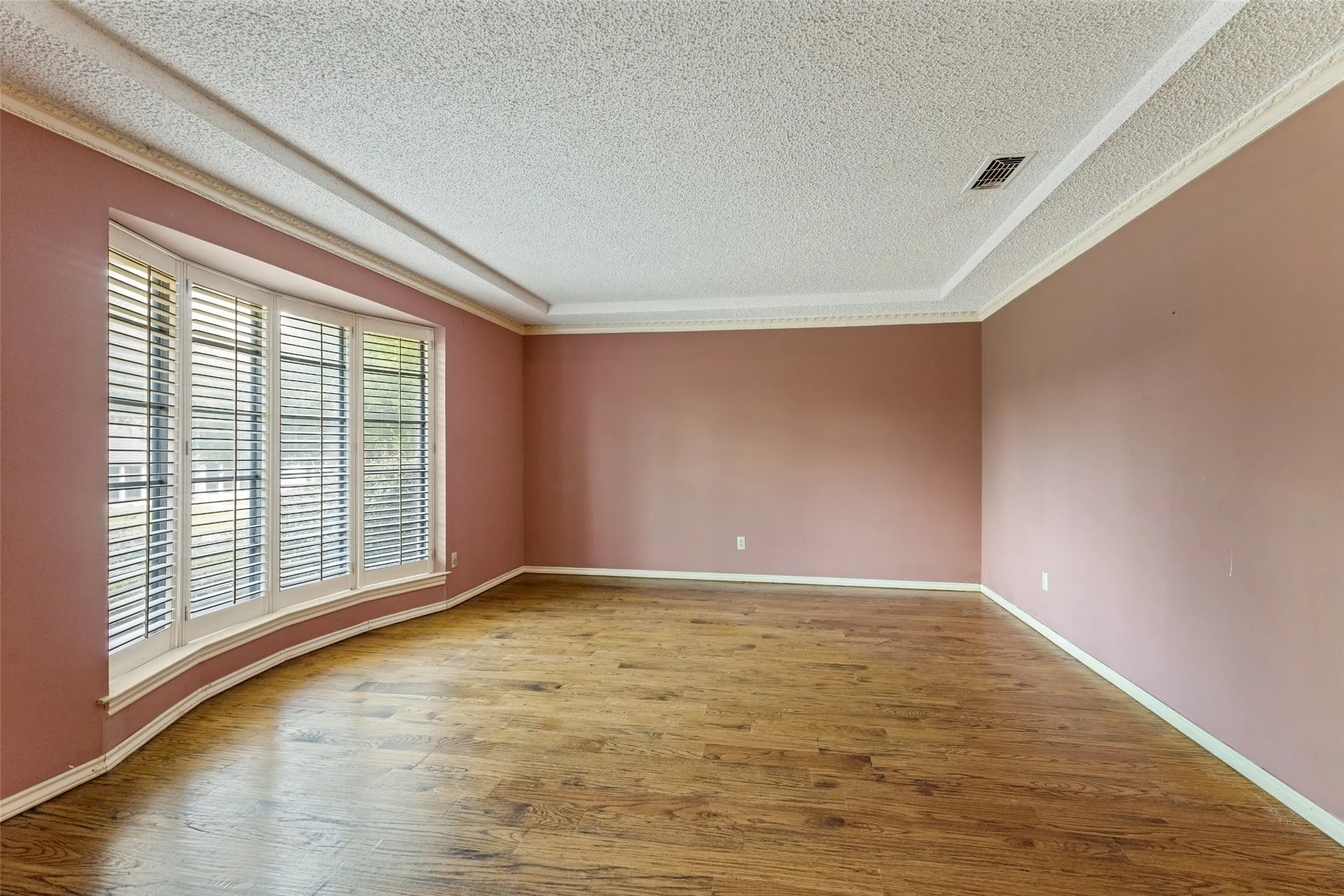 Single Family Residence For Sale in Tarrant County , 3716 Stoney Creek Road, Fort Worth, Texas 76116, 4 Bedroom, 3 Bathroom, 2 Garage spaces, 2,986 Sqft, built in 1975, mls#21398387, Real Estate Agent in Fort Worth, Homes For Sale in Tarrant county, Homes For Sale in Fort Worth, Realtor in Fort Worth Texas, Real Estate Brokerage Independent Realty Texas, Luminita Cordes Realtor