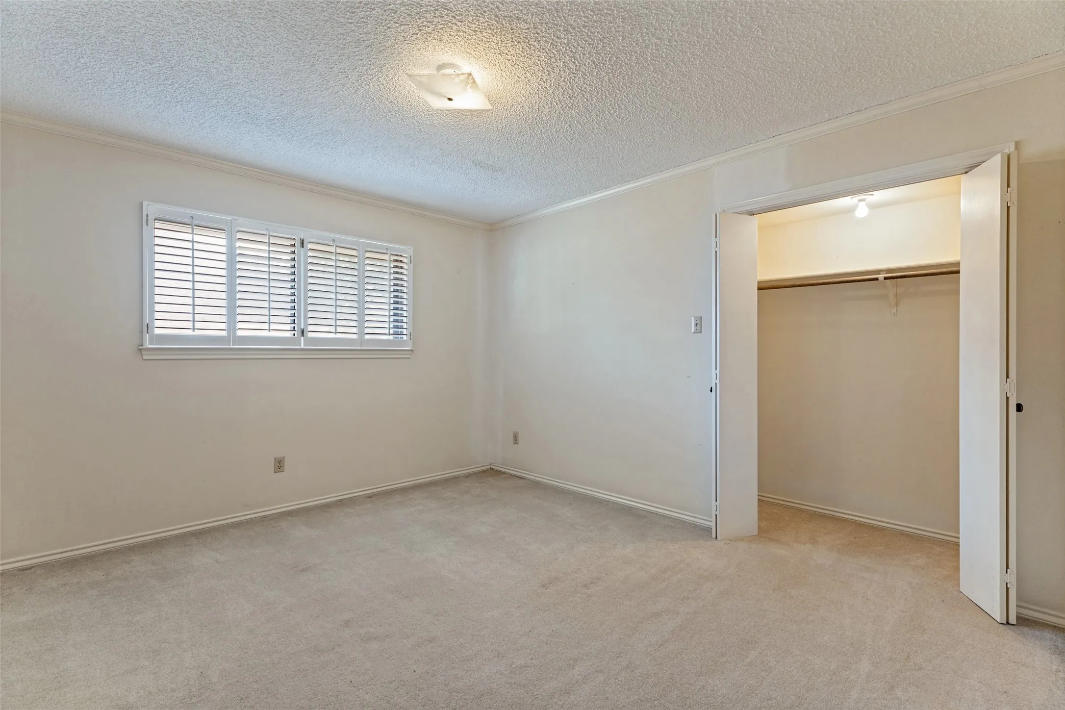Single Family Residence For Sale in Tarrant County , 3716 Stoney Creek Road, Fort Worth, Texas 76116, 4 Bedroom, 3 Bathroom, 2 Garage spaces, 2,986 Sqft, built in 1975, mls#21398387, Real Estate Agent in Fort Worth, Homes For Sale in Tarrant county, Homes For Sale in Fort Worth, Realtor in Fort Worth Texas, Real Estate Brokerage Independent Realty Texas, Luminita Cordes Realtor