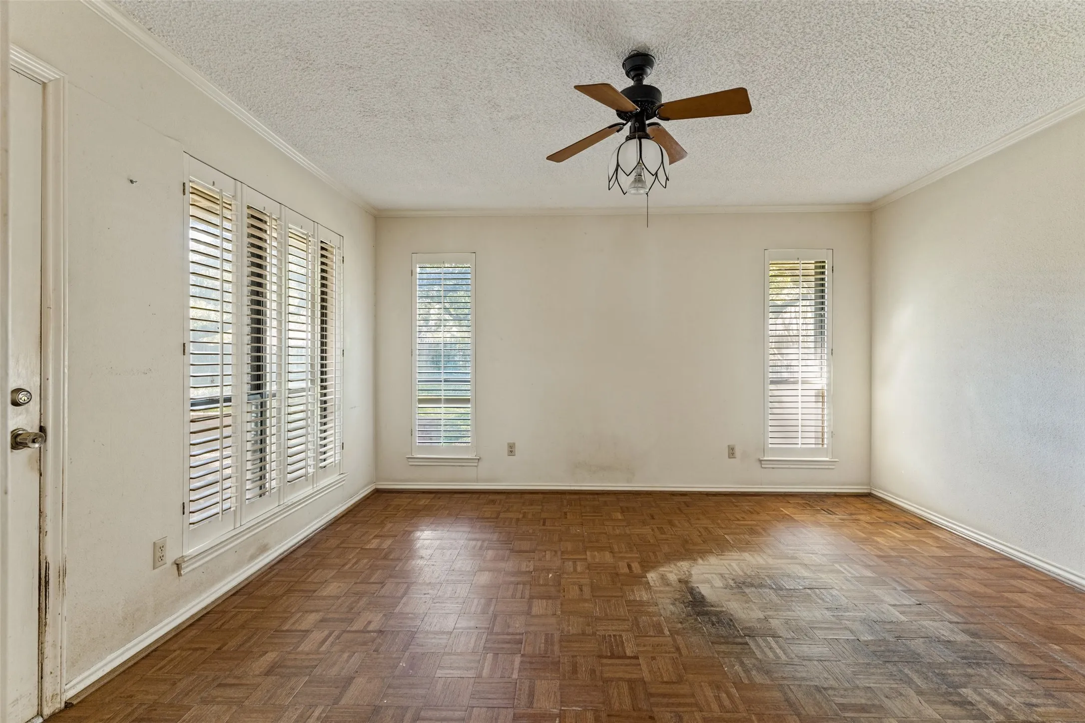 Single Family Residence For Sale in Tarrant County , 3716 Stoney Creek Road, Fort Worth, Texas 76116, 4 Bedroom, 3 Bathroom, 2 Garage spaces, 2,986 Sqft, built in 1975, mls#21398387, Real Estate Agent in Fort Worth, Homes For Sale in Tarrant county, Homes For Sale in Fort Worth, Realtor in Fort Worth Texas, Real Estate Brokerage Independent Realty Texas, Luminita Cordes Realtor