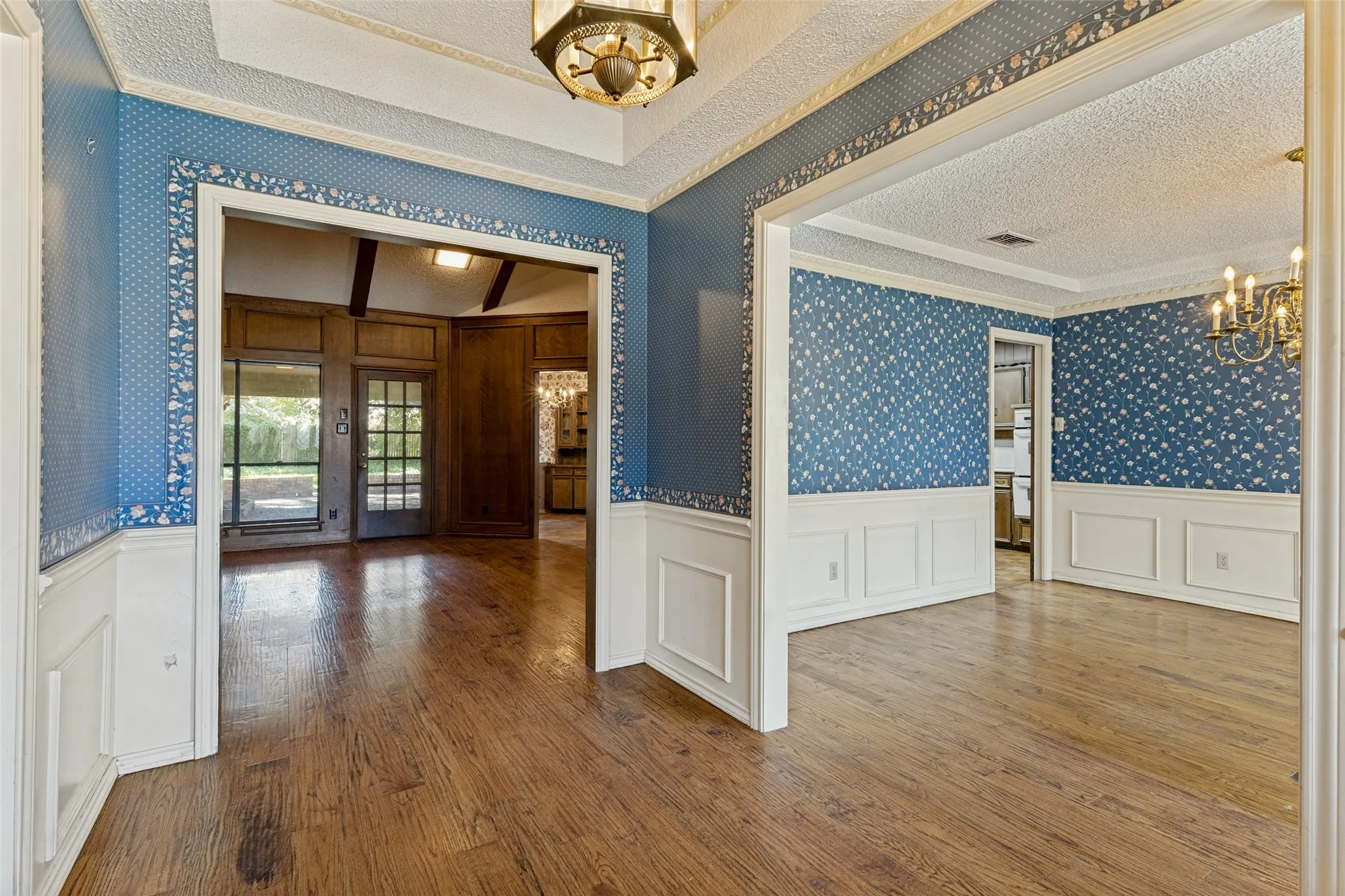 Single Family Residence For Sale in Tarrant County , 3716 Stoney Creek Road, Fort Worth, Texas 76116, 4 Bedroom, 3 Bathroom, 2 Garage spaces, 2,986 Sqft, built in 1975, mls#21398387, Real Estate Agent in Fort Worth, Homes For Sale in Tarrant county, Homes For Sale in Fort Worth, Realtor in Fort Worth Texas, Real Estate Brokerage Independent Realty Texas, Luminita Cordes Realtor