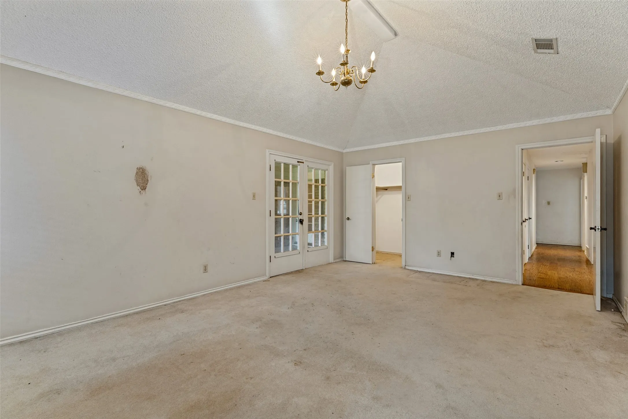 Single Family Residence For Sale in Tarrant County , 3716 Stoney Creek Road, Fort Worth, Texas 76116, 4 Bedroom, 3 Bathroom, 2 Garage spaces, 2,986 Sqft, built in 1975, mls#21398387, Real Estate Agent in Fort Worth, Homes For Sale in Tarrant county, Homes For Sale in Fort Worth, Realtor in Fort Worth Texas, Real Estate Brokerage Independent Realty Texas, Luminita Cordes Realtor