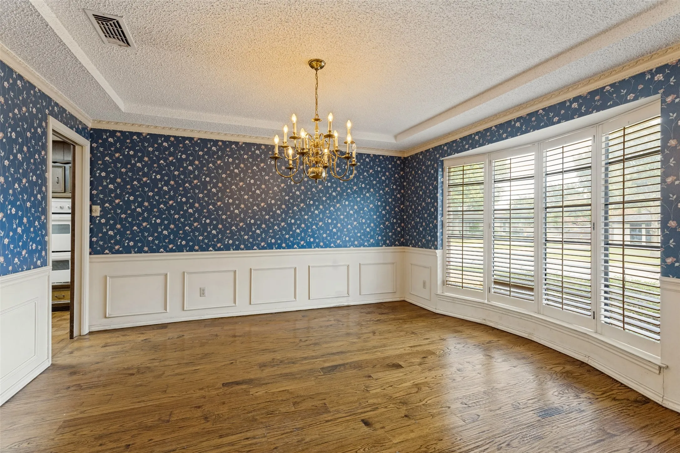 Single Family Residence For Sale in Tarrant County , 3716 Stoney Creek Road, Fort Worth, Texas 76116, 4 Bedroom, 3 Bathroom, 2 Garage spaces, 2,986 Sqft, built in 1975, mls#21398387, Real Estate Agent in Fort Worth, Homes For Sale in Tarrant county, Homes For Sale in Fort Worth, Realtor in Fort Worth Texas, Real Estate Brokerage Independent Realty Texas, Luminita Cordes Realtor