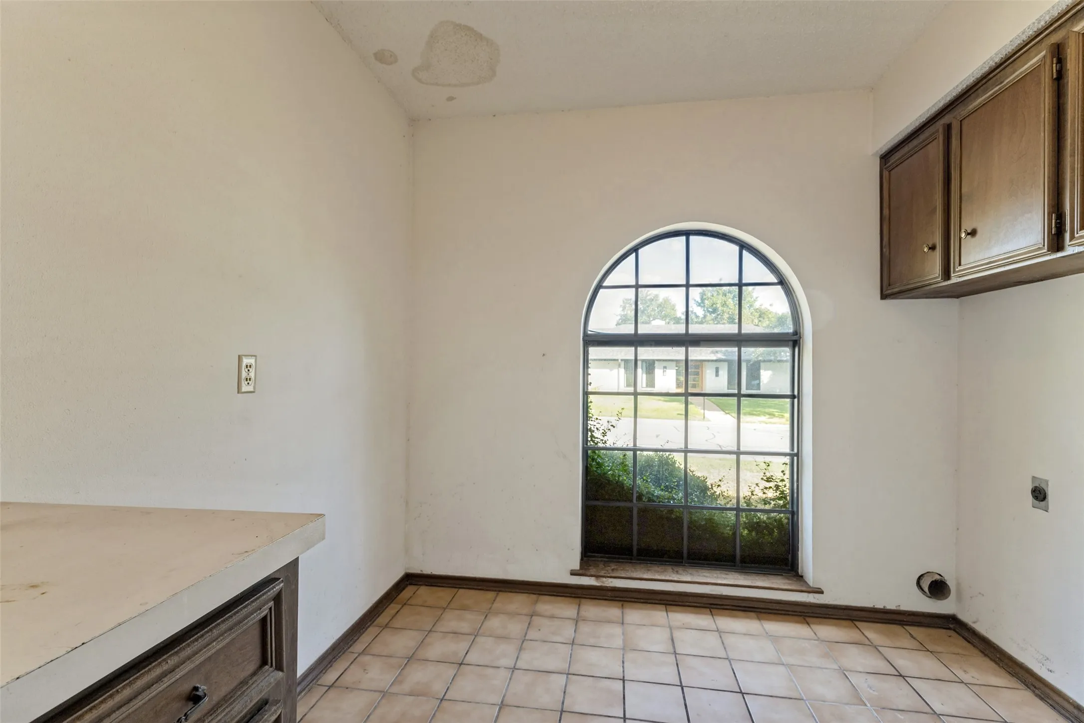 Single Family Residence For Sale in Tarrant County , 3716 Stoney Creek Road, Fort Worth, Texas 76116, 4 Bedroom, 3 Bathroom, 2 Garage spaces, 2,986 Sqft, built in 1975, mls#21398387, Real Estate Agent in Fort Worth, Homes For Sale in Tarrant county, Homes For Sale in Fort Worth, Realtor in Fort Worth Texas, Real Estate Brokerage Independent Realty Texas, Luminita Cordes Realtor