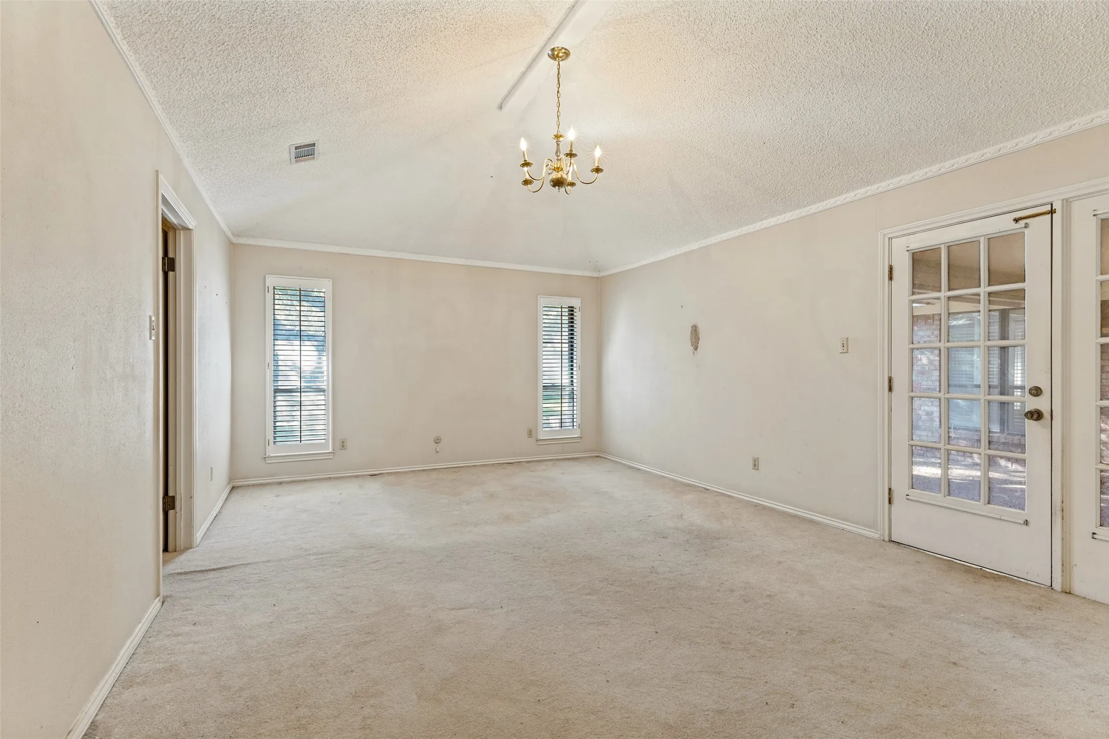 Single Family Residence For Sale in Tarrant County , 3716 Stoney Creek Road, Fort Worth, Texas 76116, 4 Bedroom, 3 Bathroom, 2 Garage spaces, 2,986 Sqft, built in 1975, mls#21398387, Real Estate Agent in Fort Worth, Homes For Sale in Tarrant county, Homes For Sale in Fort Worth, Realtor in Fort Worth Texas, Real Estate Brokerage Independent Realty Texas, Luminita Cordes Realtor