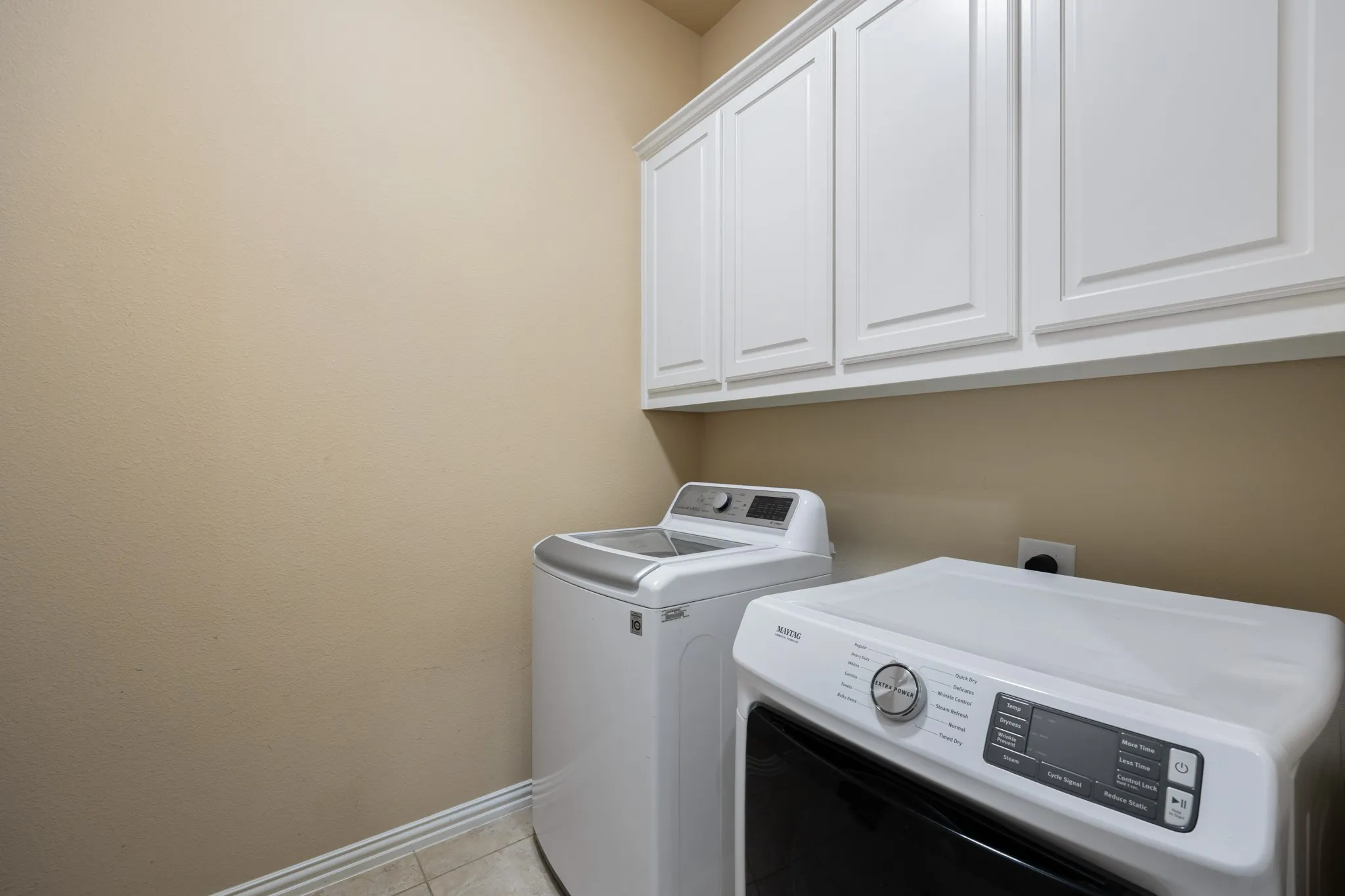 Single Family Residence For Sale in Rockwall County , 205 Chatfield Drive, Rockwall, Texas 75087, 4 Bedroom, 4 Bathroom, 2 Garage spaces, 3,454 Sqft, built in 2011, mls#21411639, Real Estate Agent in Rockwall, Homes For Sale in Rockwall county, Homes For Sale in Rockwall, Realtor in Rockwall Texas, Real Estate Brokerage Independent Realty Texas, Luminita Cordes Realtor