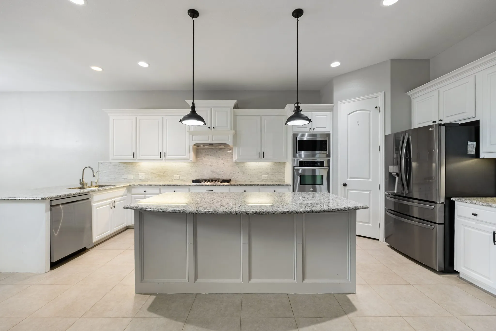 Single Family Residence For Sale in Rockwall County , 205 Chatfield Drive, Rockwall, Texas 75087, 4 Bedroom, 4 Bathroom, 2 Garage spaces, 3,454 Sqft, built in 2011, mls#21411639, Real Estate Agent in Rockwall, Homes For Sale in Rockwall county, Homes For Sale in Rockwall, Realtor in Rockwall Texas, Real Estate Brokerage Independent Realty Texas, Luminita Cordes Realtor