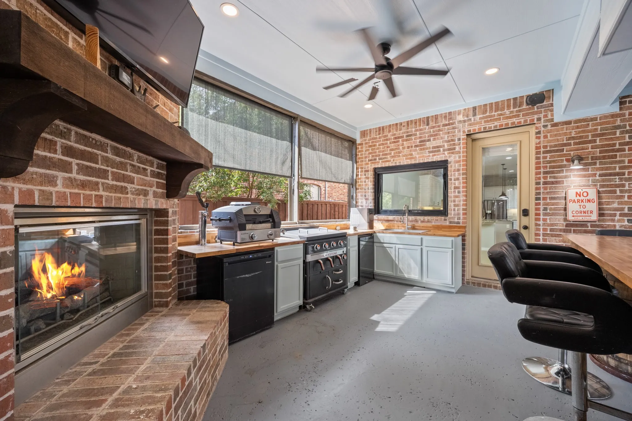 Single Family Residence For Sale in Rockwall County , 205 Chatfield Drive, Rockwall, Texas 75087, 4 Bedroom, 4 Bathroom, 2 Garage spaces, 3,454 Sqft, built in 2011, mls#21411639, Real Estate Agent in Rockwall, Homes For Sale in Rockwall county, Homes For Sale in Rockwall, Realtor in Rockwall Texas, Real Estate Brokerage Independent Realty Texas, Luminita Cordes Realtor