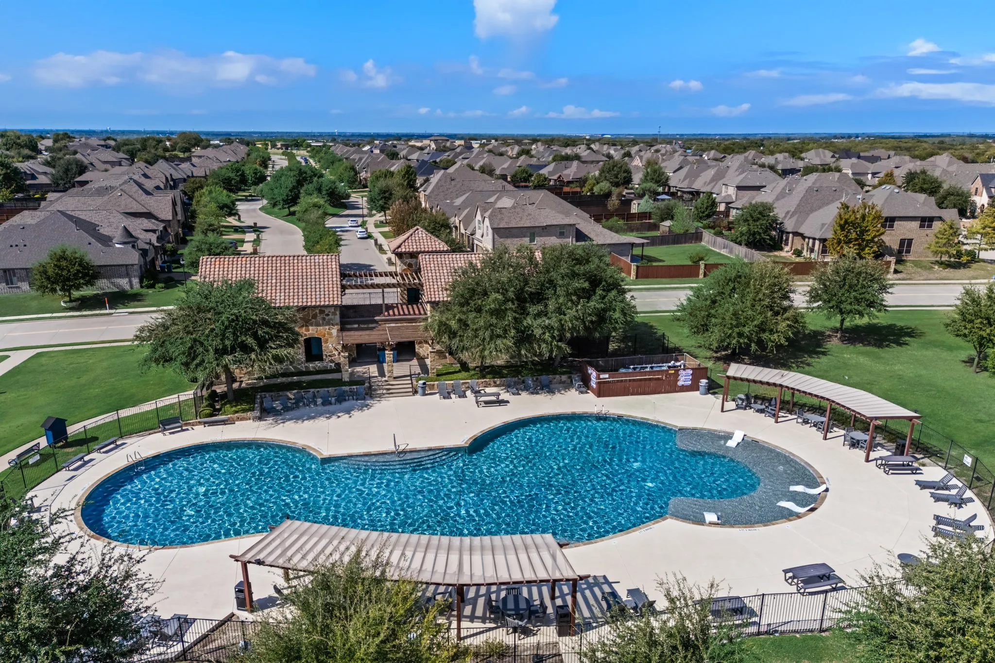 Single Family Residence For Sale in Rockwall County , 205 Chatfield Drive, Rockwall, Texas 75087, 4 Bedroom, 4 Bathroom, 2 Garage spaces, 3,454 Sqft, built in 2011, mls#21411639, Real Estate Agent in Rockwall, Homes For Sale in Rockwall county, Homes For Sale in Rockwall, Realtor in Rockwall Texas, Real Estate Brokerage Independent Realty Texas, Luminita Cordes Realtor