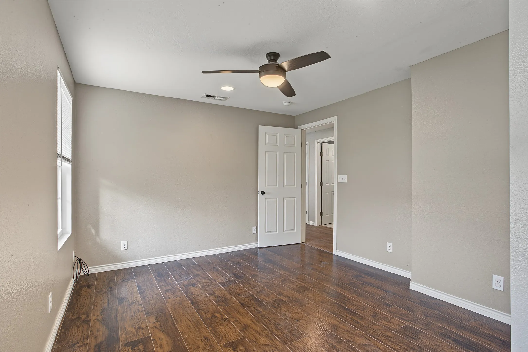 Single Family Residence For Sale in Tarrant County , 328 Spring Valley Circle, Azle, Texas 76020, 2 Bedroom, 2 Bathroom, Garage spaces, 925 Sqft, built in 2018, mls#21412388, Real Estate Agent in Azle, Homes For Sale in Tarrant county, Homes For Sale in Azle, Realtor in Azle Texas, Real Estate Brokerage Independent Realty Texas, Luminita Cordes Realtor