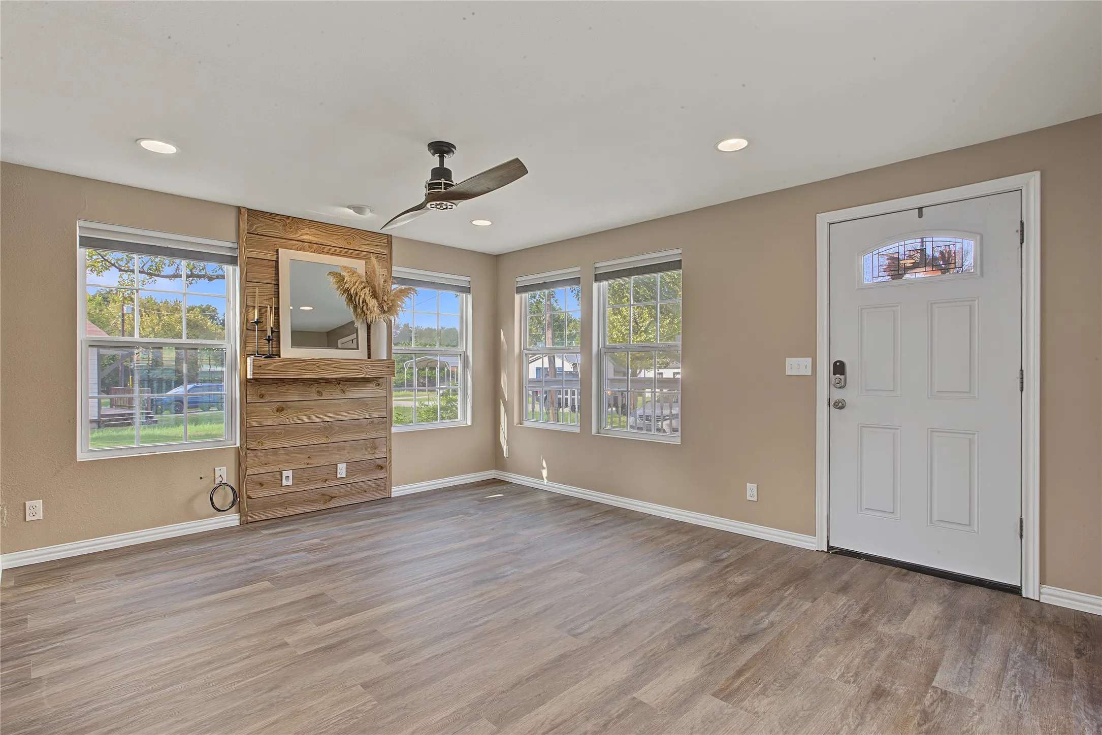 Single Family Residence For Sale in Tarrant County , 328 Spring Valley Circle, Azle, Texas 76020, 2 Bedroom, 2 Bathroom, Garage spaces, 925 Sqft, built in 2018, mls#21412388, Real Estate Agent in Azle, Homes For Sale in Tarrant county, Homes For Sale in Azle, Realtor in Azle Texas, Real Estate Brokerage Independent Realty Texas, Luminita Cordes Realtor