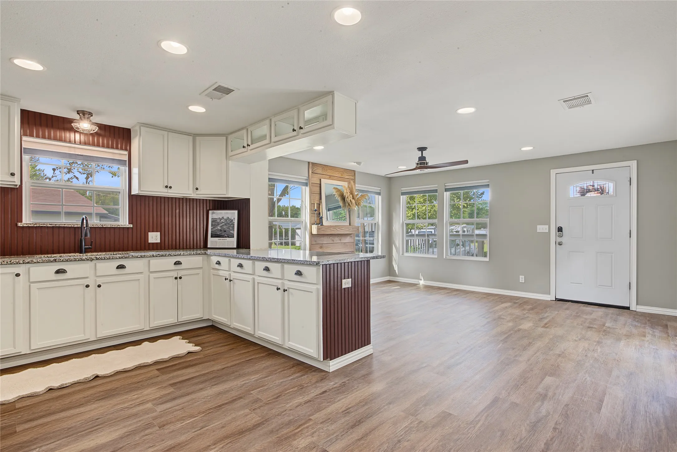 Single Family Residence For Sale in Tarrant County , 328 Spring Valley Circle, Azle, Texas 76020, 2 Bedroom, 2 Bathroom, Garage spaces, 925 Sqft, built in 2018, mls#21412388, Real Estate Agent in Azle, Homes For Sale in Tarrant county, Homes For Sale in Azle, Realtor in Azle Texas, Real Estate Brokerage Independent Realty Texas, Luminita Cordes Realtor