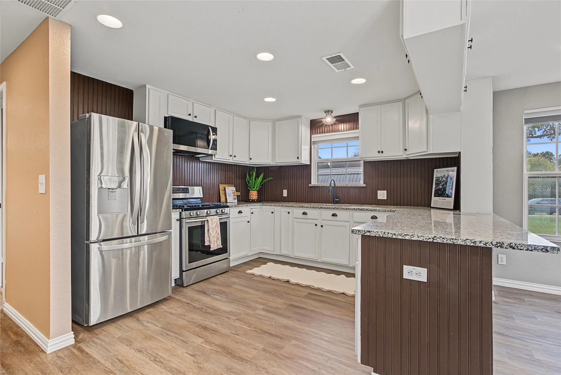 Single Family Residence For Sale in Tarrant County , 328 Spring Valley Circle, Azle, Texas 76020, 2 Bedroom, 2 Bathroom, Garage spaces, 925 Sqft, built in 2018, mls#21412388, Real Estate Agent in Azle, Homes For Sale in Tarrant county, Homes For Sale in Azle, Realtor in Azle Texas, Real Estate Brokerage Independent Realty Texas, Luminita Cordes Realtor