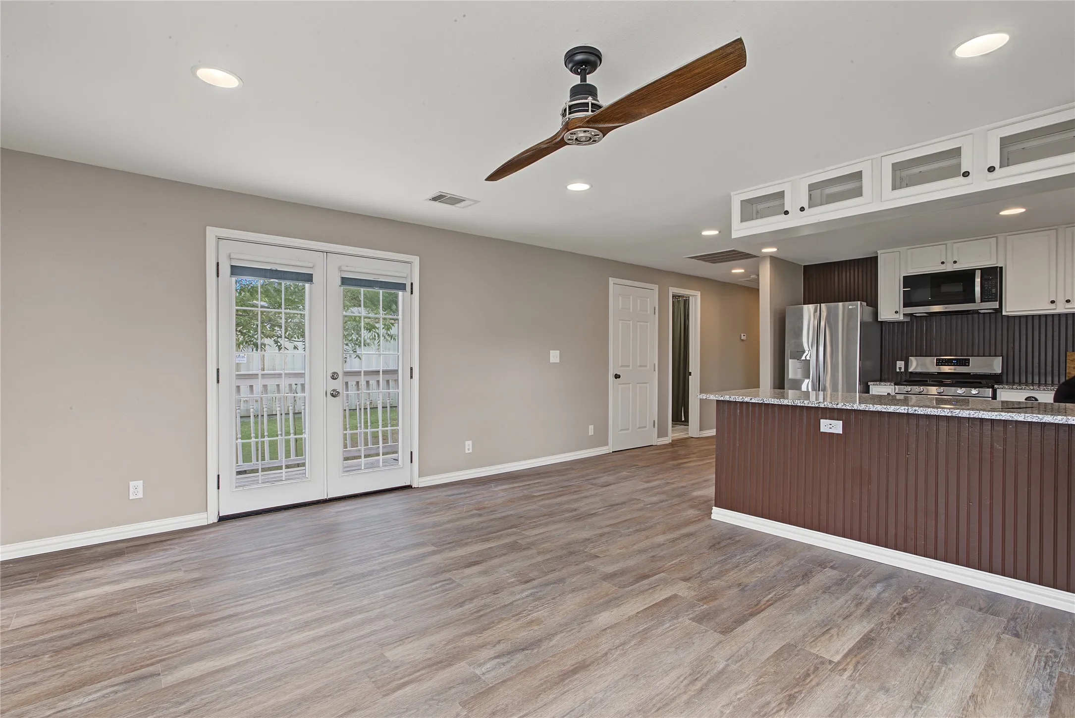 Single Family Residence For Sale in Tarrant County , 328 Spring Valley Circle, Azle, Texas 76020, 2 Bedroom, 2 Bathroom, Garage spaces, 925 Sqft, built in 2018, mls#21412388, Real Estate Agent in Azle, Homes For Sale in Tarrant county, Homes For Sale in Azle, Realtor in Azle Texas, Real Estate Brokerage Independent Realty Texas, Luminita Cordes Realtor