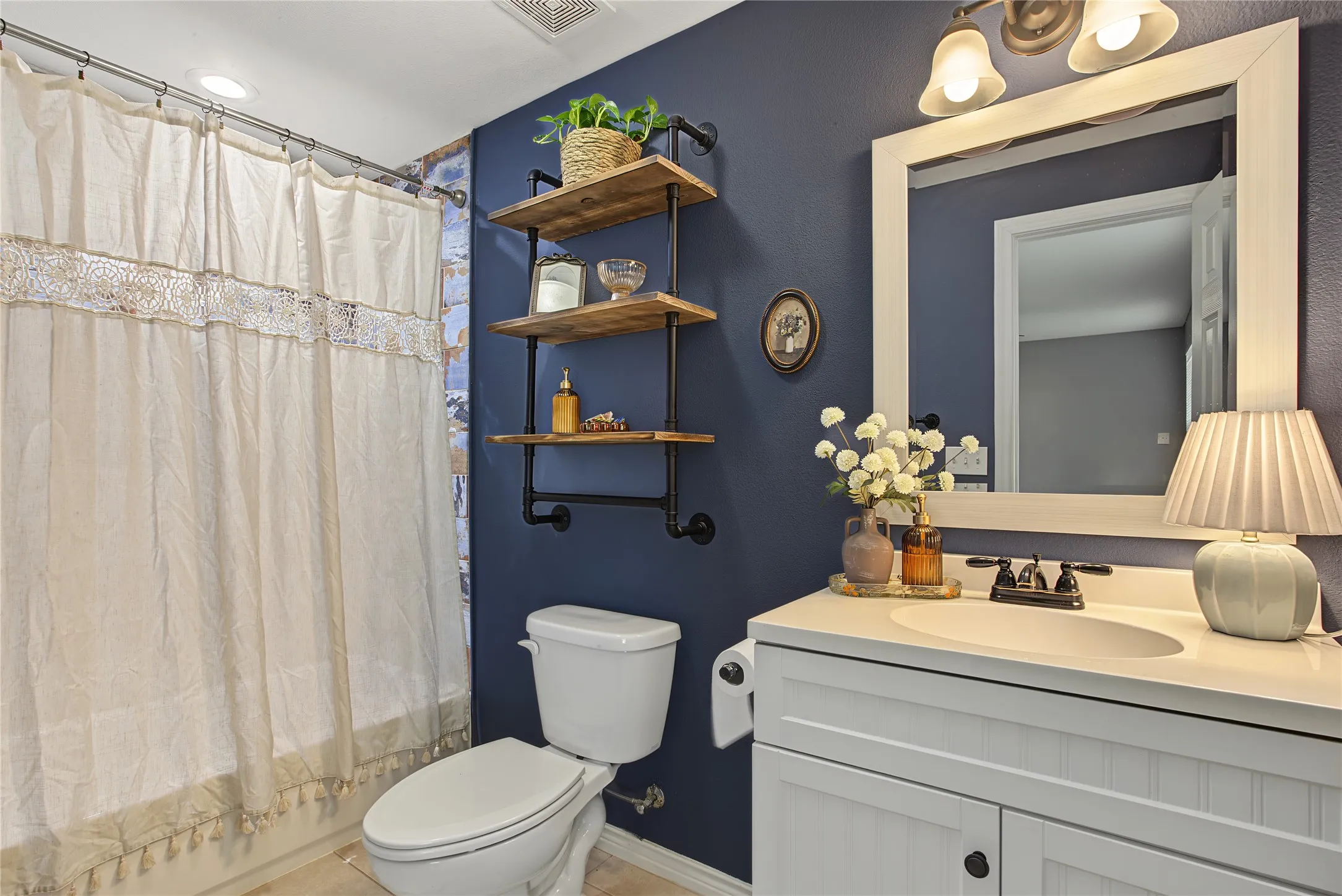 Single Family Residence For Sale in Tarrant County , 328 Spring Valley Circle, Azle, Texas 76020, 2 Bedroom, 2 Bathroom, Garage spaces, 925 Sqft, built in 2018, mls#21412388, Real Estate Agent in Azle, Homes For Sale in Tarrant county, Homes For Sale in Azle, Realtor in Azle Texas, Real Estate Brokerage Independent Realty Texas, Luminita Cordes Realtor