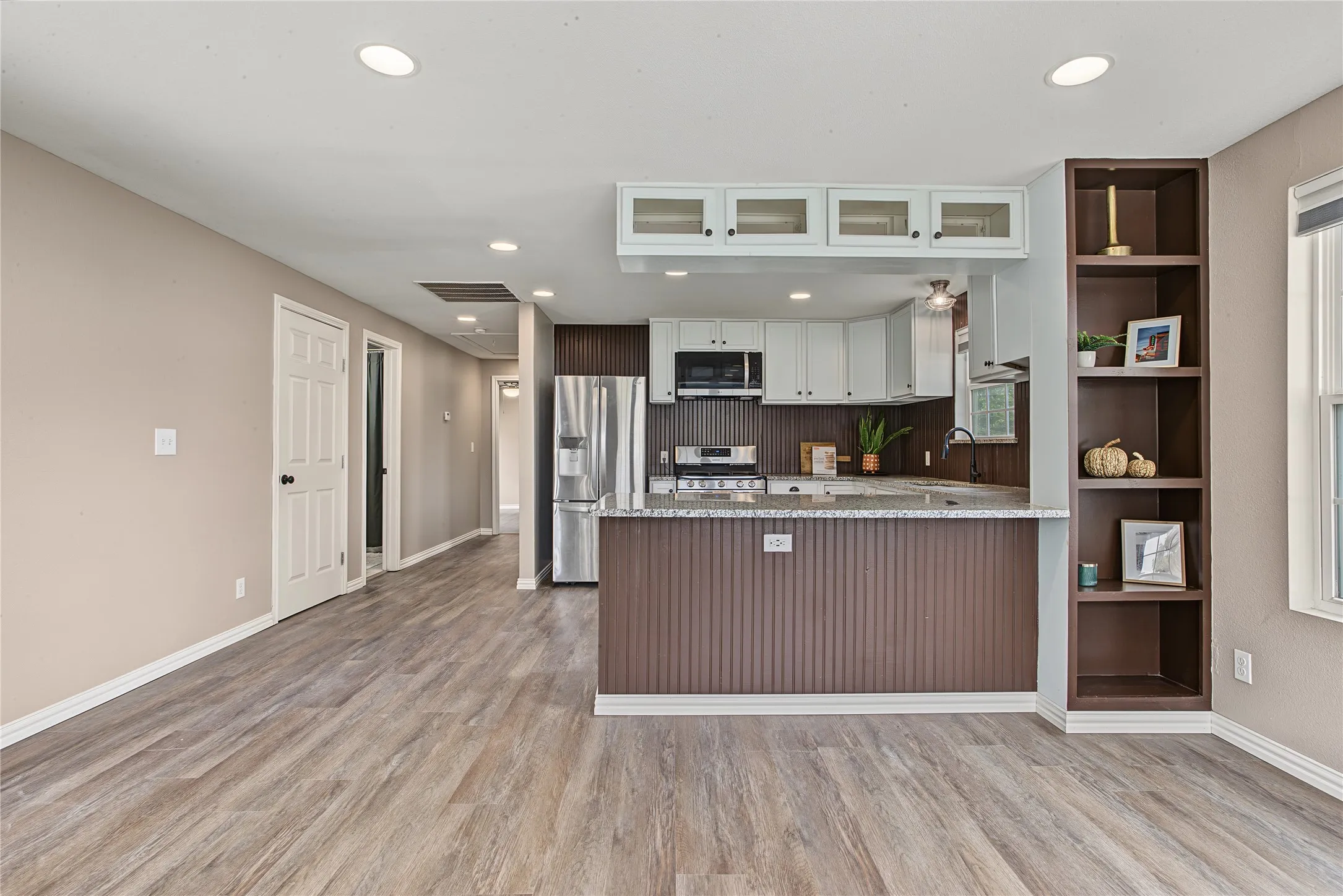 Single Family Residence For Sale in Tarrant County , 328 Spring Valley Circle, Azle, Texas 76020, 2 Bedroom, 2 Bathroom, Garage spaces, 925 Sqft, built in 2018, mls#21412388, Real Estate Agent in Azle, Homes For Sale in Tarrant county, Homes For Sale in Azle, Realtor in Azle Texas, Real Estate Brokerage Independent Realty Texas, Luminita Cordes Realtor