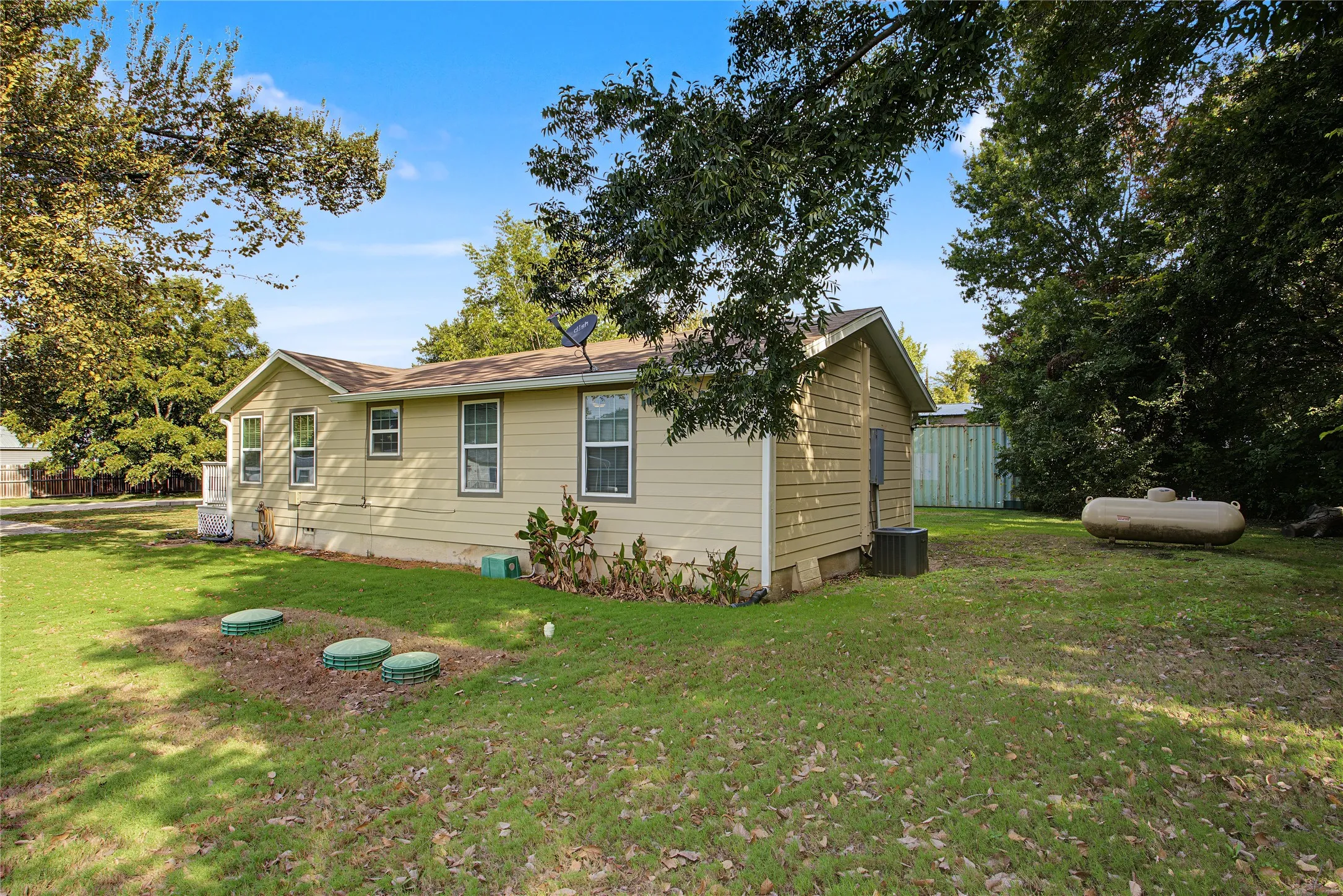 Single Family Residence For Sale in Tarrant County , 328 Spring Valley Circle, Azle, Texas 76020, 2 Bedroom, 2 Bathroom, Garage spaces, 925 Sqft, built in 2018, mls#21412388, Real Estate Agent in Azle, Homes For Sale in Tarrant county, Homes For Sale in Azle, Realtor in Azle Texas, Real Estate Brokerage Independent Realty Texas, Luminita Cordes Realtor