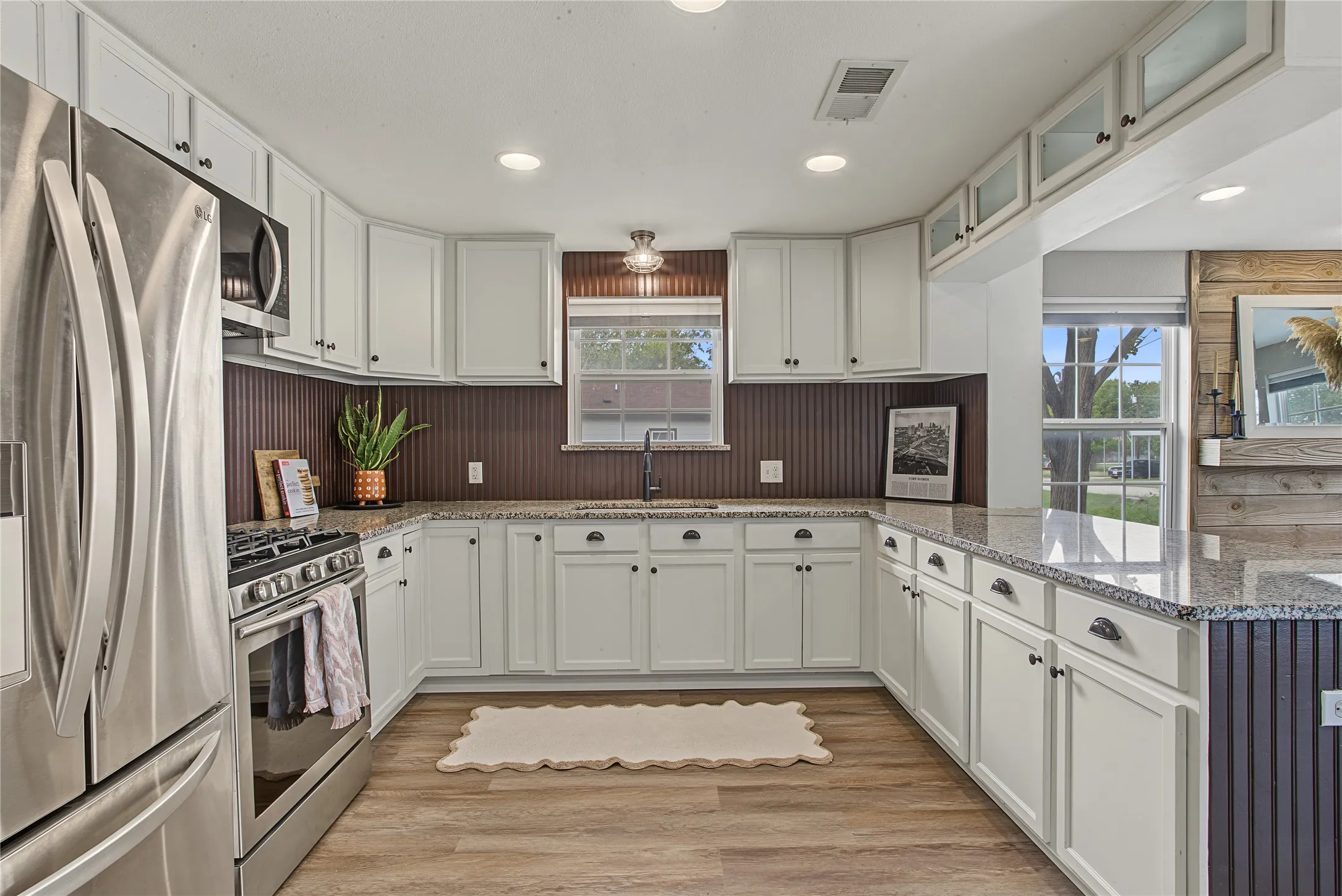 Single Family Residence For Sale in Tarrant County , 328 Spring Valley Circle, Azle, Texas 76020, 2 Bedroom, 2 Bathroom, Garage spaces, 925 Sqft, built in 2018, mls#21412388, Real Estate Agent in Azle, Homes For Sale in Tarrant county, Homes For Sale in Azle, Realtor in Azle Texas, Real Estate Brokerage Independent Realty Texas, Luminita Cordes Realtor