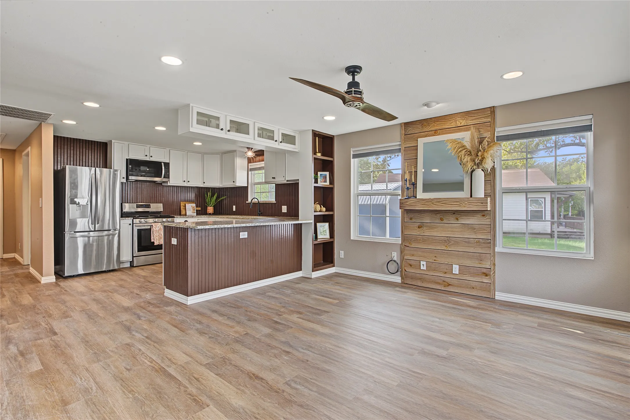 Single Family Residence For Sale in Tarrant County , 328 Spring Valley Circle, Azle, Texas 76020, 2 Bedroom, 2 Bathroom, Garage spaces, 925 Sqft, built in 2018, mls#21412388, Real Estate Agent in Azle, Homes For Sale in Tarrant county, Homes For Sale in Azle, Realtor in Azle Texas, Real Estate Brokerage Independent Realty Texas, Luminita Cordes Realtor