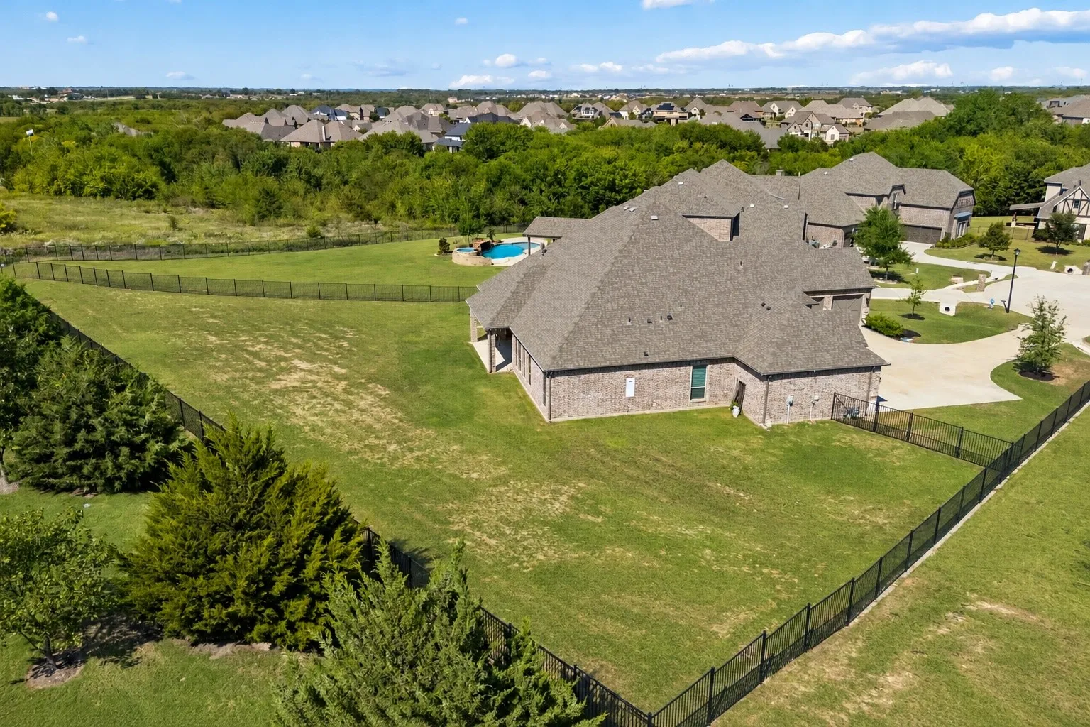 Single Family Residence For Sale in Rockwall County , 605 Calm Crest Drive, Rockwall, Texas 75087, 4 Bedroom, 5 Bathroom, 4 Garage spaces, 3,613 Sqft, built in 2019, mls#21411591, Real Estate Agent in Rockwall, Homes For Sale in Rockwall county, Homes For Sale in Rockwall, Realtor in Rockwall Texas, Real Estate Brokerage Independent Realty Texas, Luminita Cordes Realtor