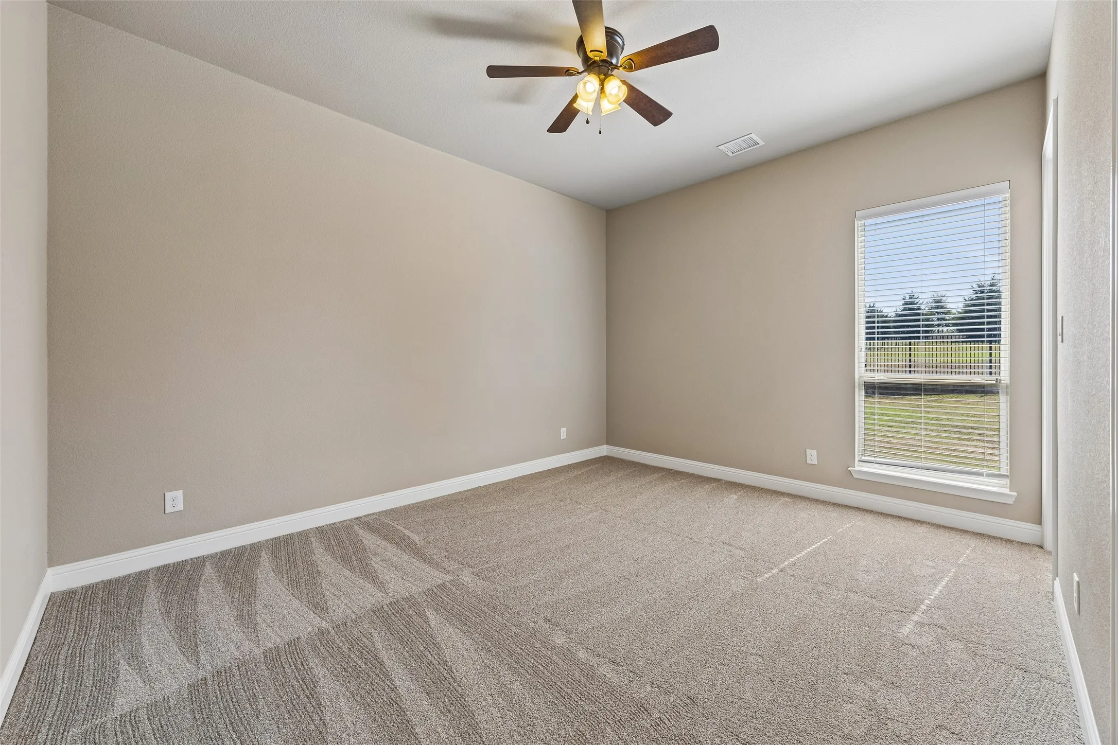 Single Family Residence For Sale in Rockwall County , 605 Calm Crest Drive, Rockwall, Texas 75087, 4 Bedroom, 5 Bathroom, 4 Garage spaces, 3,613 Sqft, built in 2019, mls#21411591, Real Estate Agent in Rockwall, Homes For Sale in Rockwall county, Homes For Sale in Rockwall, Realtor in Rockwall Texas, Real Estate Brokerage Independent Realty Texas, Luminita Cordes Realtor
