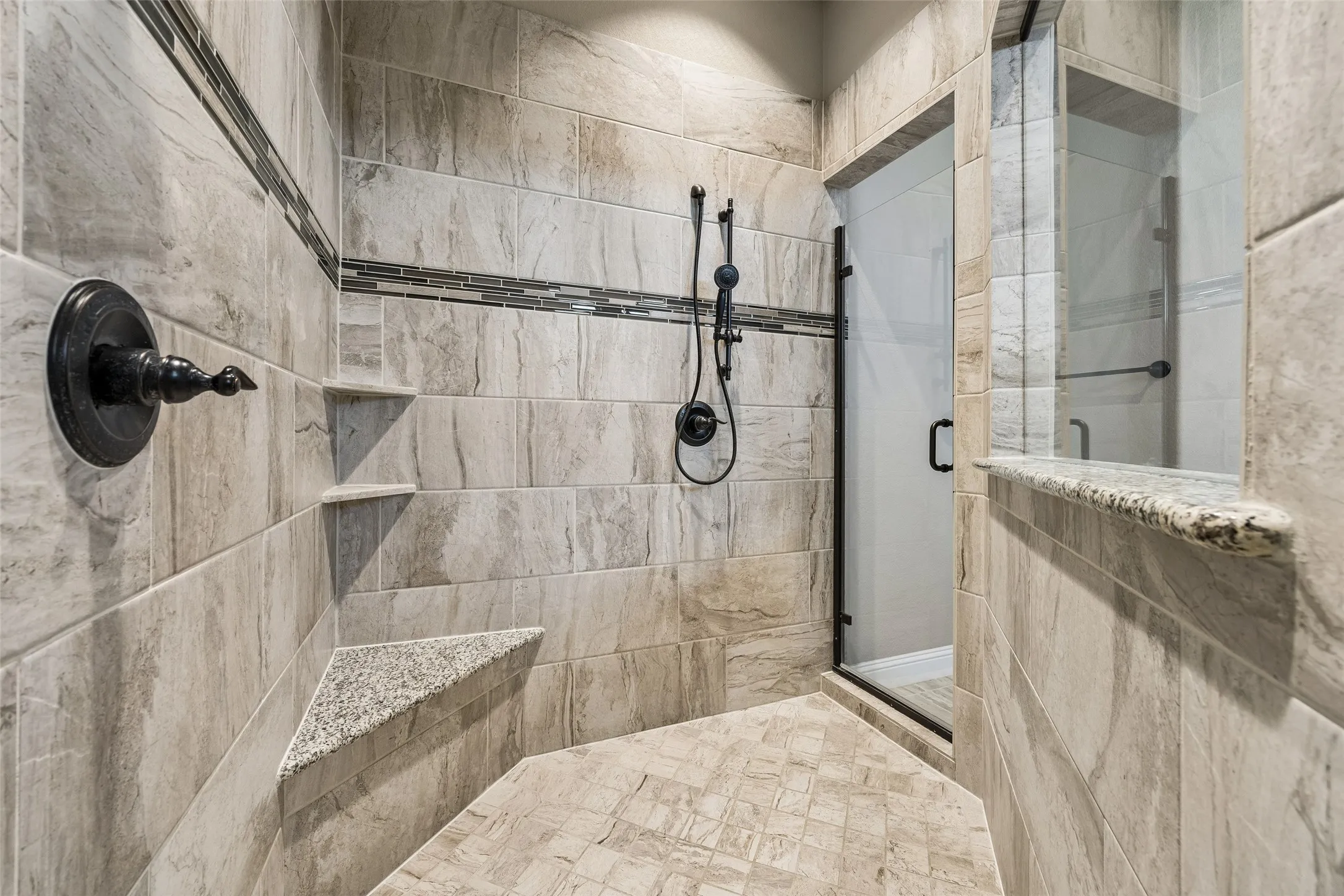 Single Family Residence For Sale in Rockwall County , 605 Calm Crest Drive, Rockwall, Texas 75087, 4 Bedroom, 5 Bathroom, 4 Garage spaces, 3,613 Sqft, built in 2019, mls#21411591, Real Estate Agent in Rockwall, Homes For Sale in Rockwall county, Homes For Sale in Rockwall, Realtor in Rockwall Texas, Real Estate Brokerage Independent Realty Texas, Luminita Cordes Realtor