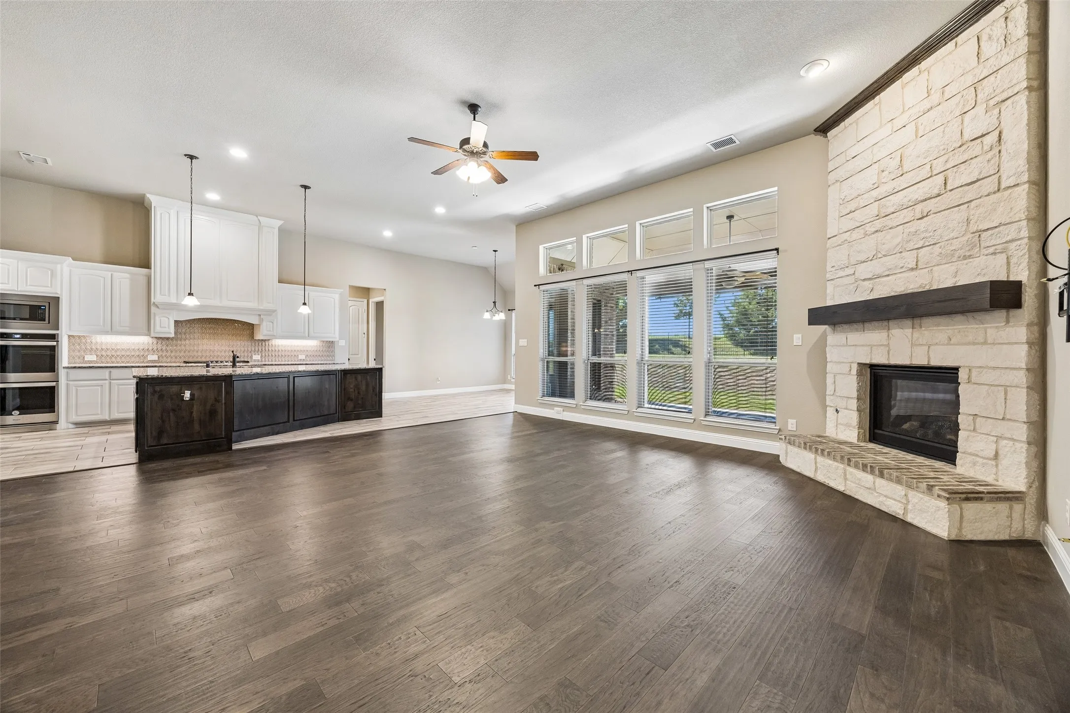 Single Family Residence For Sale in Rockwall County , 605 Calm Crest Drive, Rockwall, Texas 75087, 4 Bedroom, 5 Bathroom, 4 Garage spaces, 3,613 Sqft, built in 2019, mls#21411591, Real Estate Agent in Rockwall, Homes For Sale in Rockwall county, Homes For Sale in Rockwall, Realtor in Rockwall Texas, Real Estate Brokerage Independent Realty Texas, Luminita Cordes Realtor