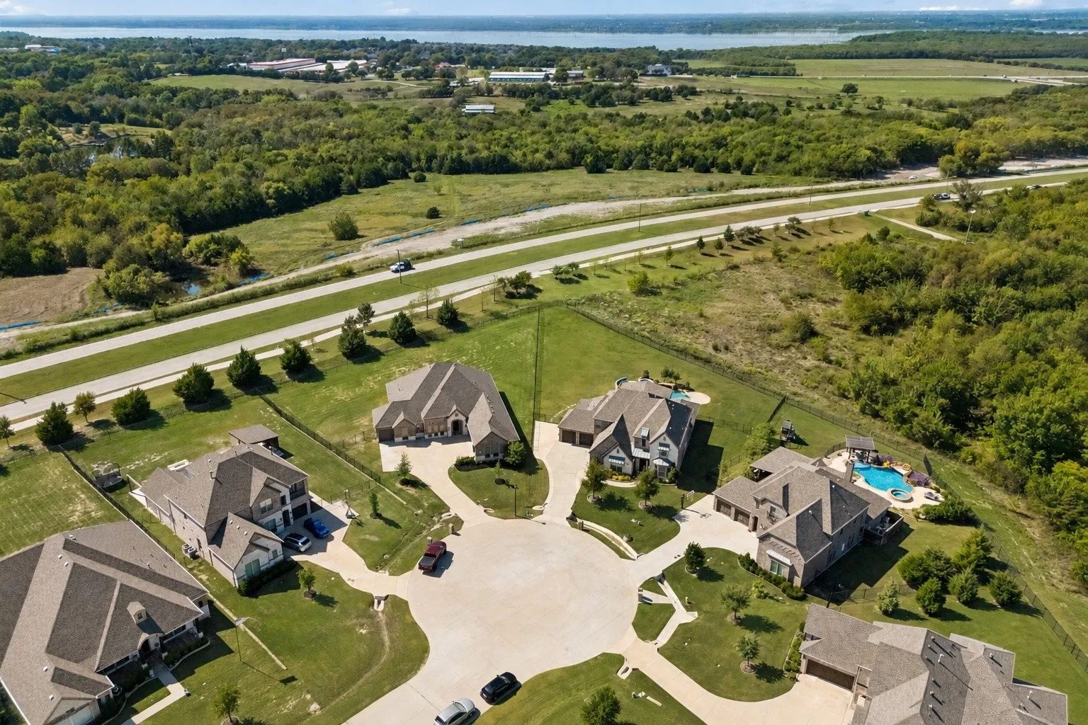 Single Family Residence For Sale in Rockwall County , 605 Calm Crest Drive, Rockwall, Texas 75087, 4 Bedroom, 5 Bathroom, 4 Garage spaces, 3,613 Sqft, built in 2019, mls#21411591, Real Estate Agent in Rockwall, Homes For Sale in Rockwall county, Homes For Sale in Rockwall, Realtor in Rockwall Texas, Real Estate Brokerage Independent Realty Texas, Luminita Cordes Realtor