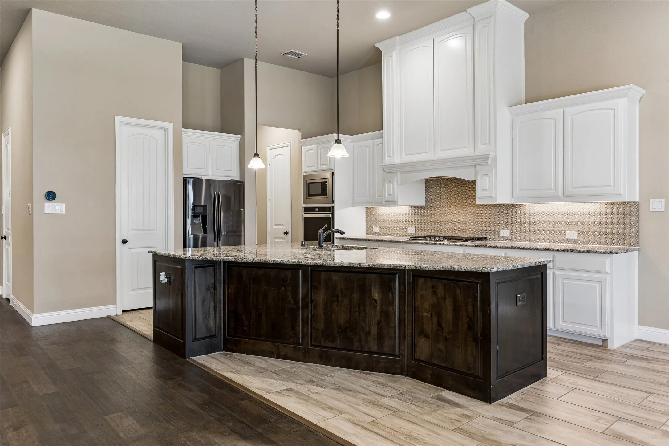 Single Family Residence For Sale in Rockwall County , 605 Calm Crest Drive, Rockwall, Texas 75087, 4 Bedroom, 5 Bathroom, 4 Garage spaces, 3,613 Sqft, built in 2019, mls#21411591, Real Estate Agent in Rockwall, Homes For Sale in Rockwall county, Homes For Sale in Rockwall, Realtor in Rockwall Texas, Real Estate Brokerage Independent Realty Texas, Luminita Cordes Realtor