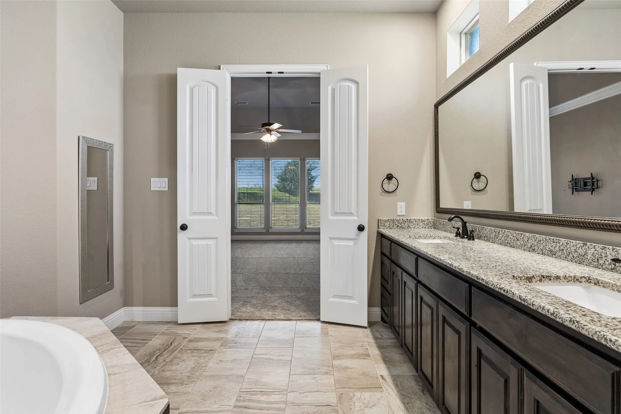 Single Family Residence For Sale in Rockwall County , 605 Calm Crest Drive, Rockwall, Texas 75087, 4 Bedroom, 5 Bathroom, 4 Garage spaces, 3,613 Sqft, built in 2019, mls#21411591, Real Estate Agent in Rockwall, Homes For Sale in Rockwall county, Homes For Sale in Rockwall, Realtor in Rockwall Texas, Real Estate Brokerage Independent Realty Texas, Luminita Cordes Realtor