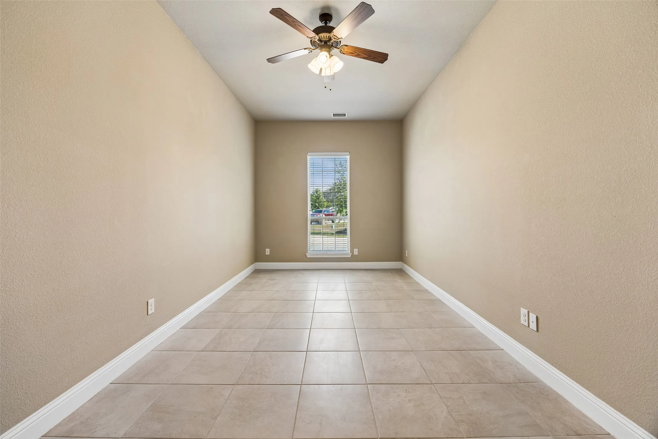 Single Family Residence For Sale in Rockwall County , 605 Calm Crest Drive, Rockwall, Texas 75087, 4 Bedroom, 5 Bathroom, 4 Garage spaces, 3,613 Sqft, built in 2019, mls#21411591, Real Estate Agent in Rockwall, Homes For Sale in Rockwall county, Homes For Sale in Rockwall, Realtor in Rockwall Texas, Real Estate Brokerage Independent Realty Texas, Luminita Cordes Realtor