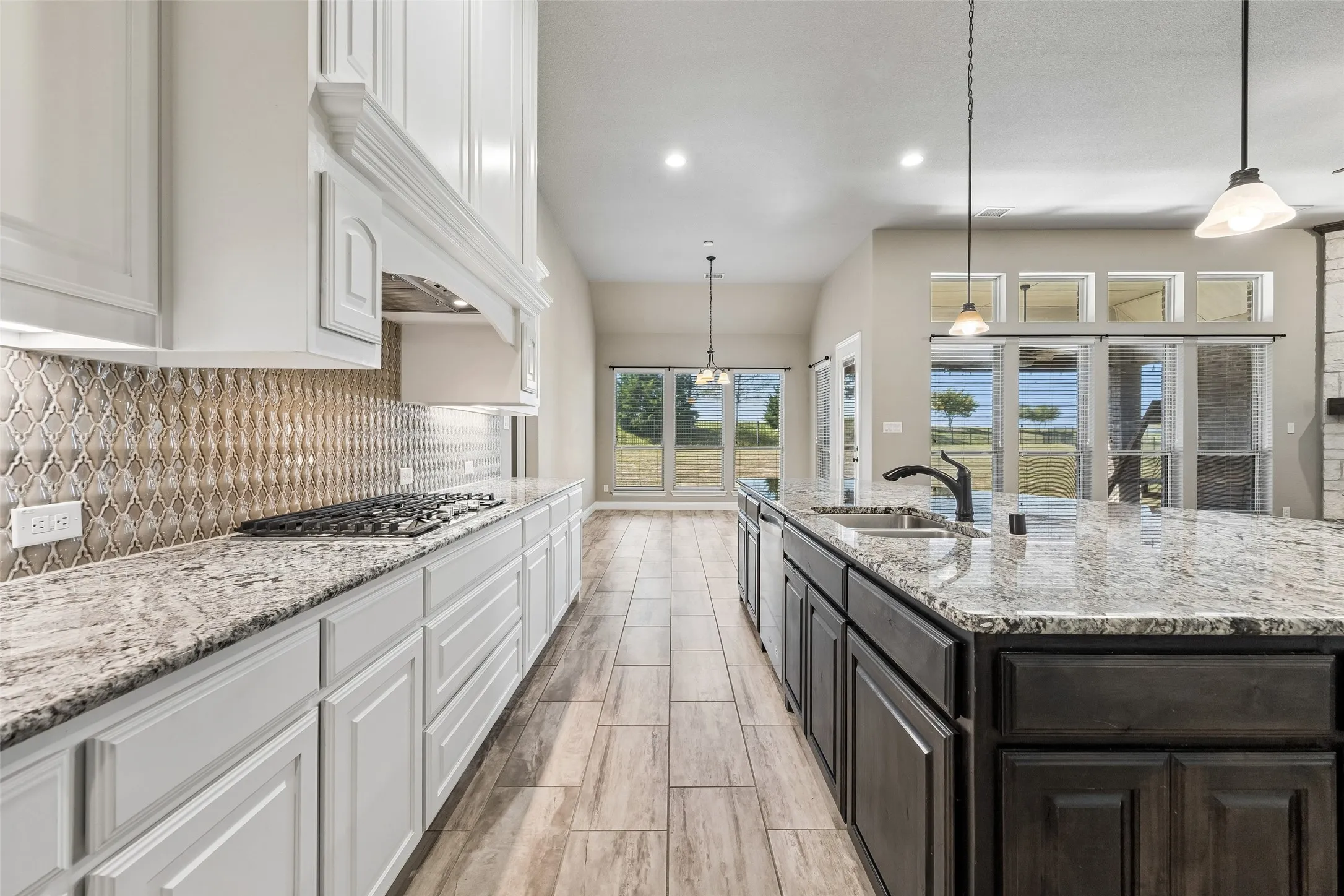 Single Family Residence For Sale in Rockwall County , 605 Calm Crest Drive, Rockwall, Texas 75087, 4 Bedroom, 5 Bathroom, 4 Garage spaces, 3,613 Sqft, built in 2019, mls#21411591, Real Estate Agent in Rockwall, Homes For Sale in Rockwall county, Homes For Sale in Rockwall, Realtor in Rockwall Texas, Real Estate Brokerage Independent Realty Texas, Luminita Cordes Realtor