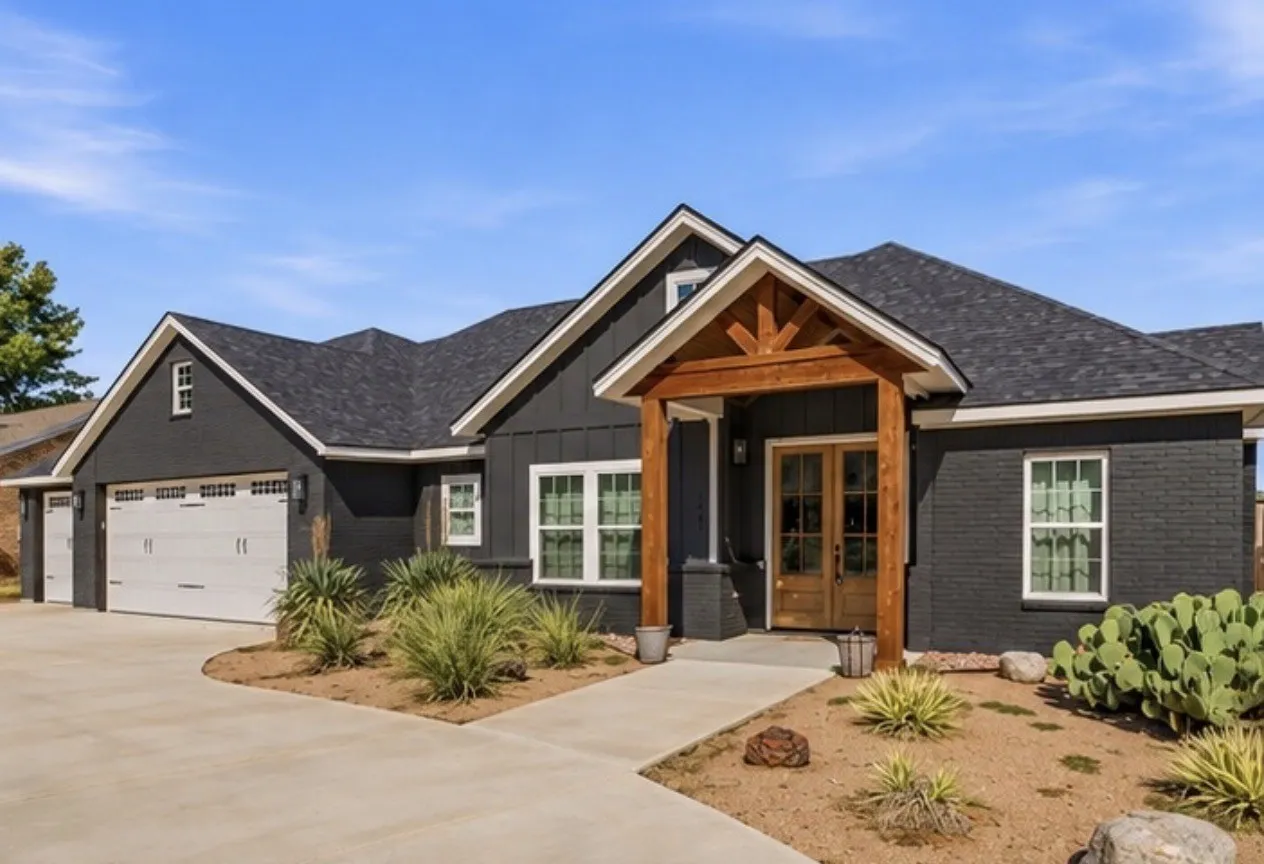 Single Family Residence For Sale in Erath County , 1961 N Dale Avenue, Stephenville, Texas 76401, 3 Bedroom, 3 Bathroom, 3 Garage spaces, 2,215 Sqft, built in 2022, mls#21410503, Real Estate Agent in Stephenville, Homes For Sale in Erath county, Homes For Sale in Stephenville, Realtor in Stephenville Texas, Real Estate Brokerage Independent Realty Texas, Luminita Cordes Realtor