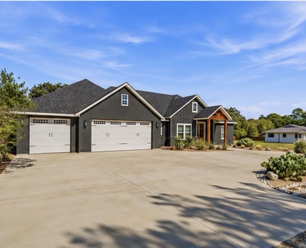 Single Family Residence For Sale in Erath County , 1961 N Dale Avenue, Stephenville, Texas 76401, 3 Bedroom, 3 Bathroom, 3 Garage spaces, 2,215 Sqft, built in 2022, mls#21410503, Real Estate Agent in Stephenville, Homes For Sale in Erath county, Homes For Sale in Stephenville, Realtor in Stephenville Texas, Real Estate Brokerage Independent Realty Texas, Luminita Cordes Realtor