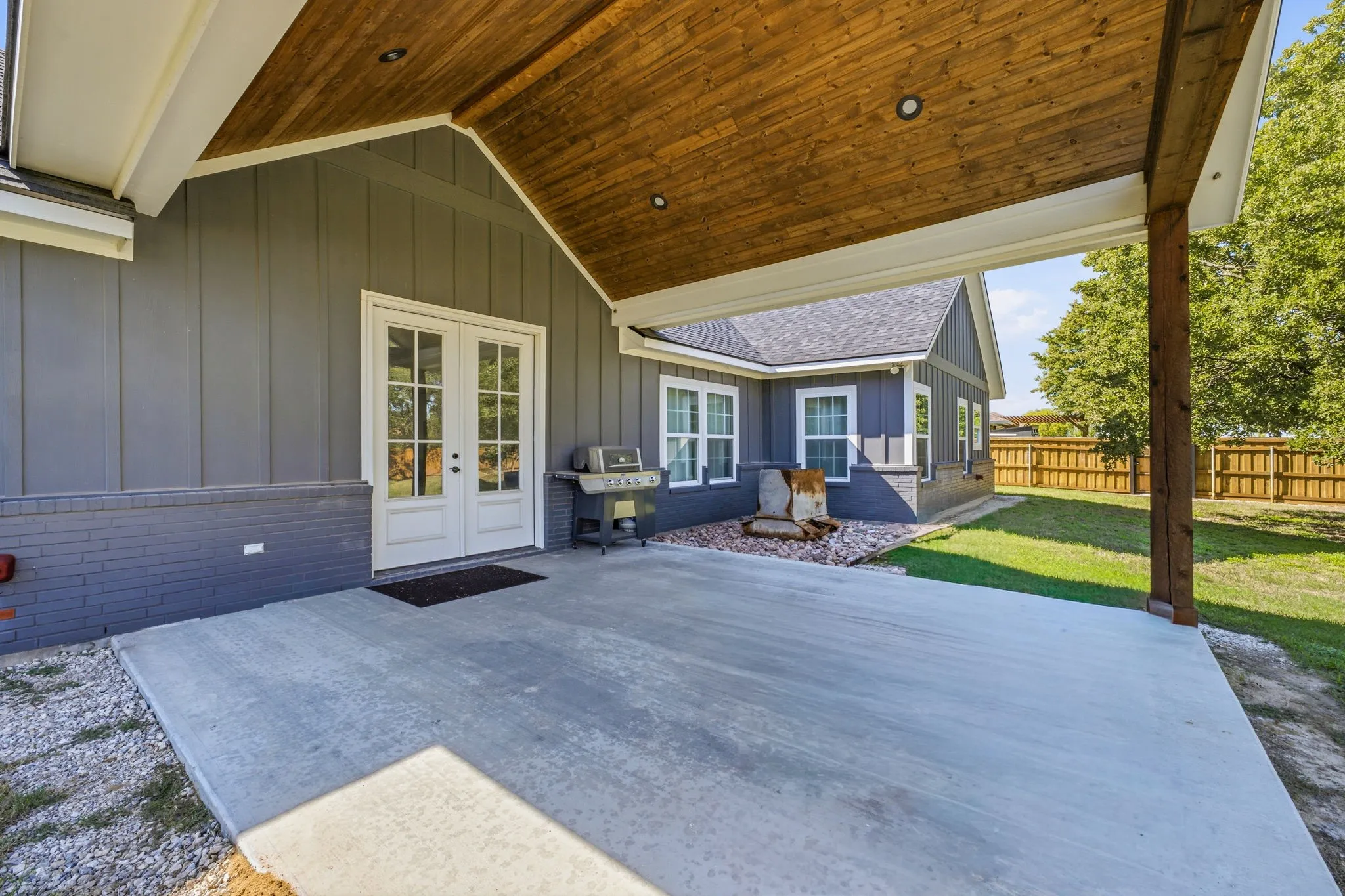 Single Family Residence For Sale in Erath County , 1961 N Dale Avenue, Stephenville, Texas 76401, 3 Bedroom, 3 Bathroom, 3 Garage spaces, 2,215 Sqft, built in 2022, mls#21410503, Real Estate Agent in Stephenville, Homes For Sale in Erath county, Homes For Sale in Stephenville, Realtor in Stephenville Texas, Real Estate Brokerage Independent Realty Texas, Luminita Cordes Realtor