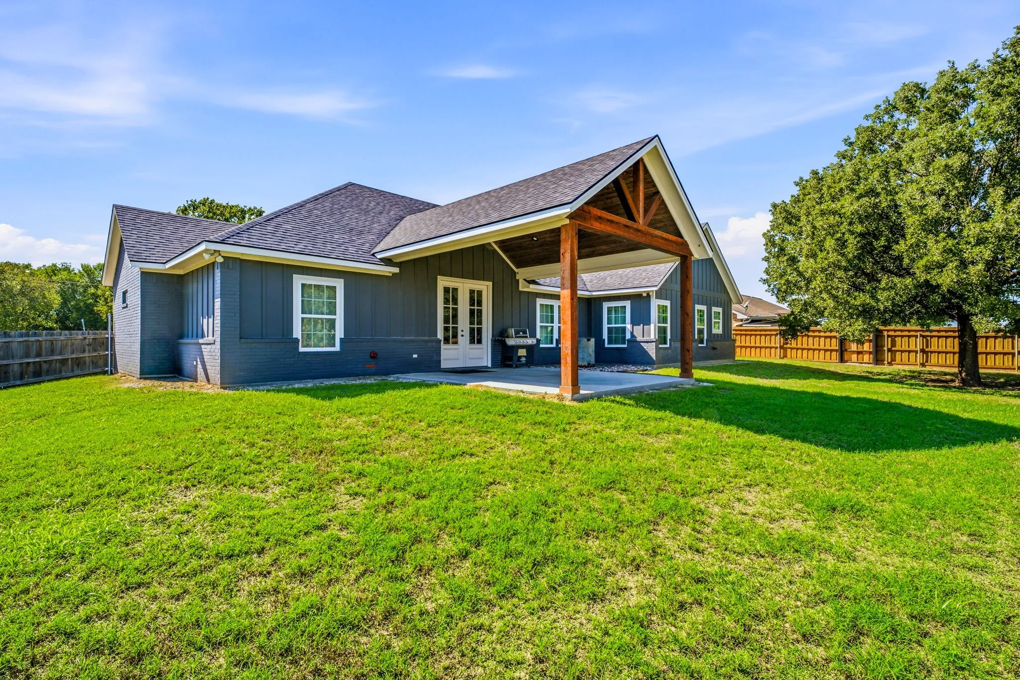Single Family Residence For Sale in Erath County , 1961 N Dale Avenue, Stephenville, Texas 76401, 3 Bedroom, 3 Bathroom, 3 Garage spaces, 2,215 Sqft, built in 2022, mls#21410503, Real Estate Agent in Stephenville, Homes For Sale in Erath county, Homes For Sale in Stephenville, Realtor in Stephenville Texas, Real Estate Brokerage Independent Realty Texas, Luminita Cordes Realtor