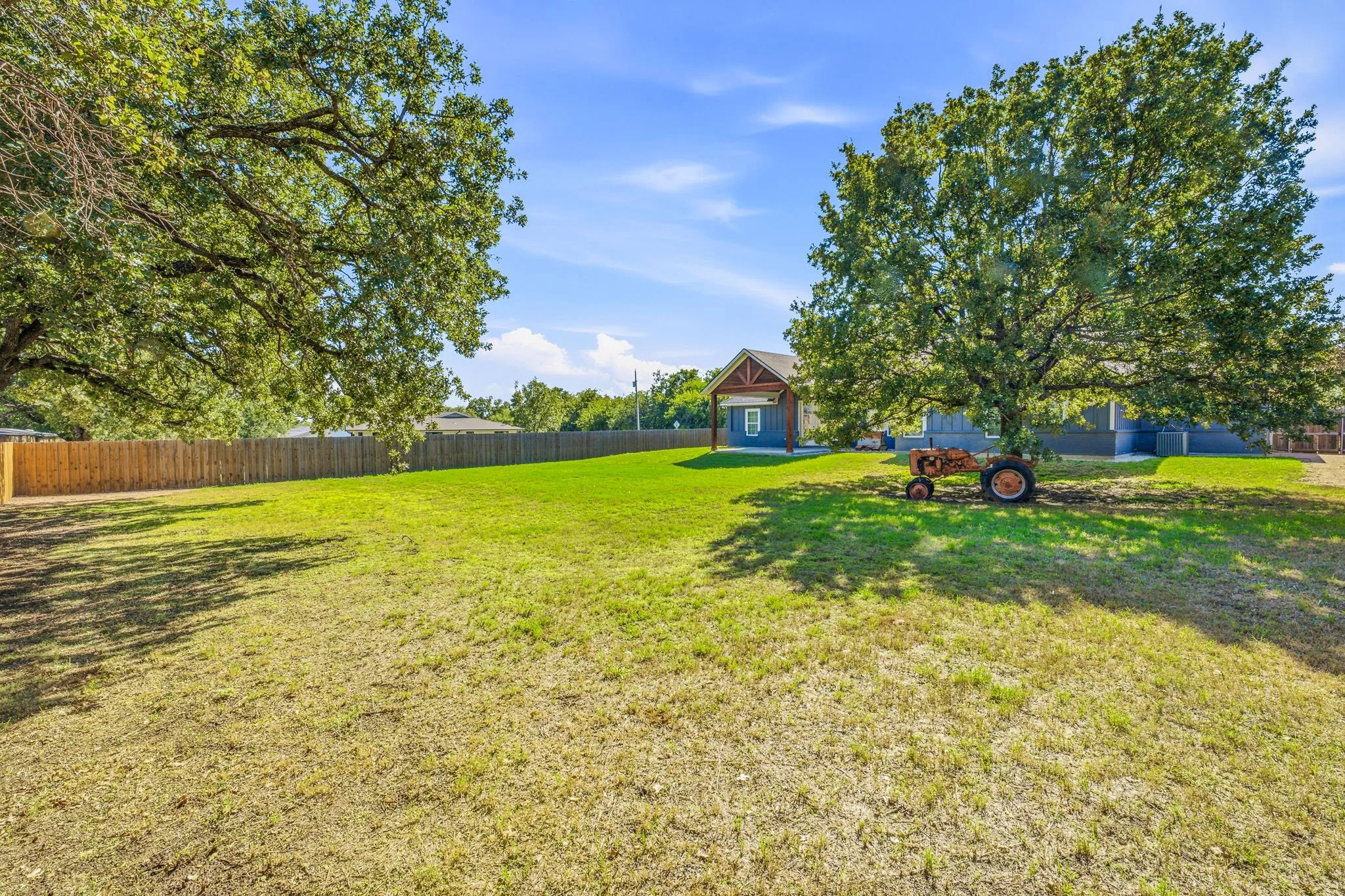 Single Family Residence For Sale in Erath County , 1961 N Dale Avenue, Stephenville, Texas 76401, 3 Bedroom, 3 Bathroom, 3 Garage spaces, 2,215 Sqft, built in 2022, mls#21410503, Real Estate Agent in Stephenville, Homes For Sale in Erath county, Homes For Sale in Stephenville, Realtor in Stephenville Texas, Real Estate Brokerage Independent Realty Texas, Luminita Cordes Realtor