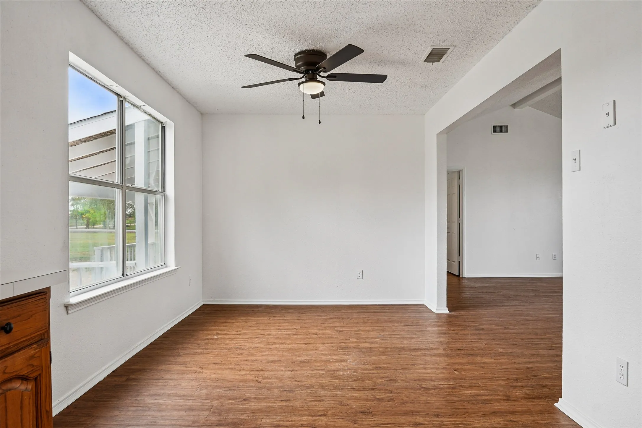 Single Family Residence For Sale in Denton County , 13384 Pruett Road, Krum, Texas 76249, 3 Bedroom, 2 Bathroom, Garage spaces, 1,546 Sqft, built in 1996, mls#21404790, Real Estate Agent in Krum, Homes For Sale in Denton county, Homes For Sale in Krum, Realtor in Krum Texas, Real Estate Brokerage Independent Realty Texas, Luminita Cordes Realtor