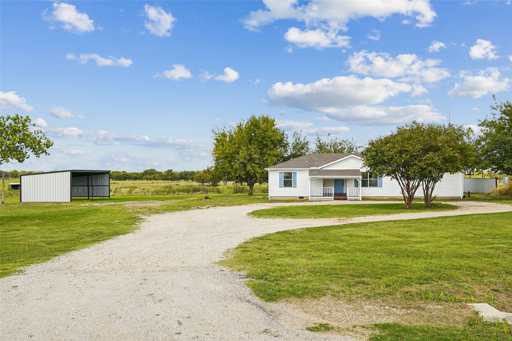 Single Family Residence For Sale in Denton County , 13384 Pruett Road, Krum, Texas 76249, 3 Bedroom, 2 Bathroom, Garage spaces, 1,546 Sqft, built in 1996, mls#21404790, Real Estate Agent in Krum, Homes For Sale in Denton county, Homes For Sale in Krum, Realtor in Krum Texas, Real Estate Brokerage Independent Realty Texas, Luminita Cordes Realtor