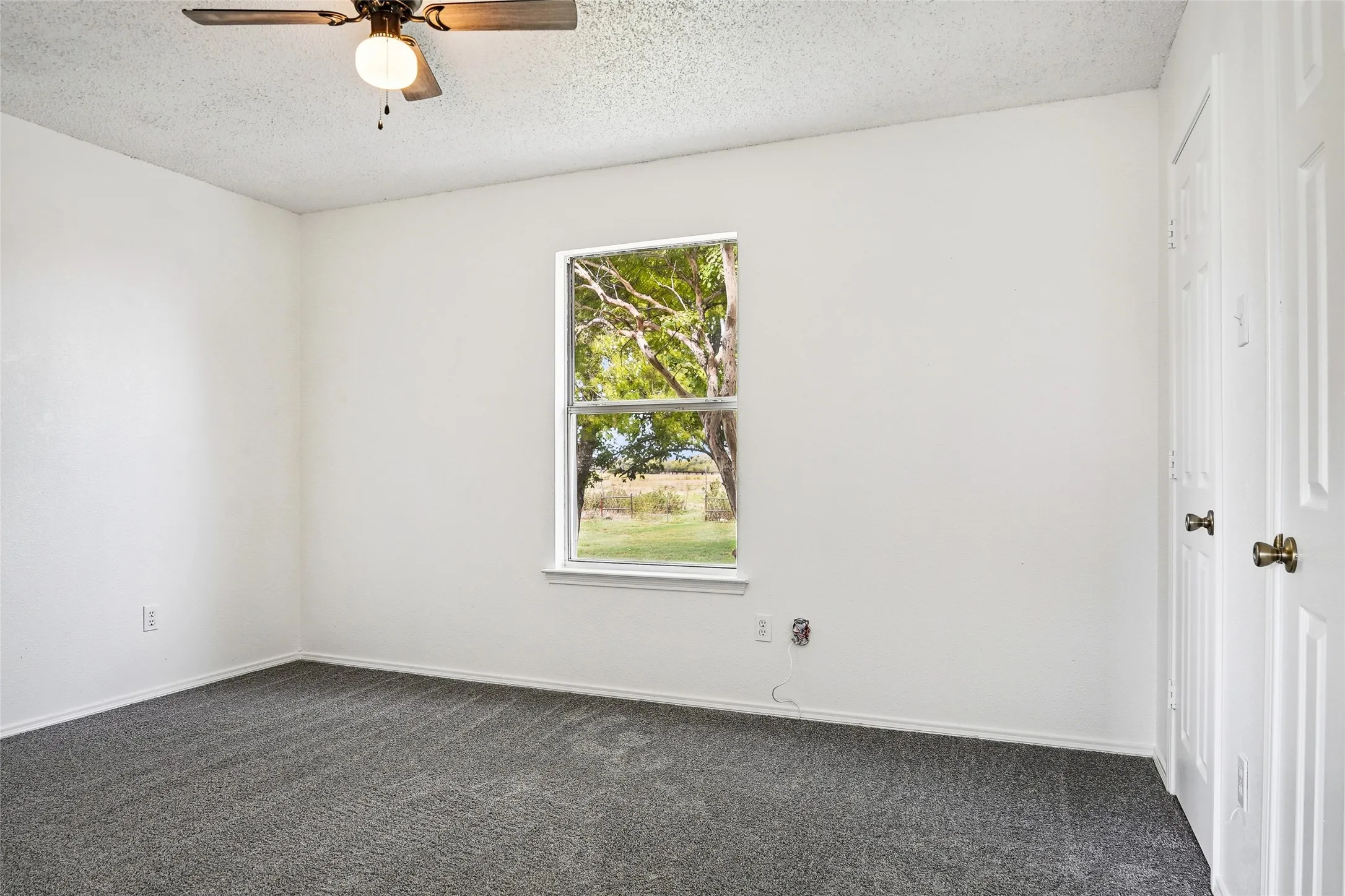 Single Family Residence For Sale in Denton County , 13384 Pruett Road, Krum, Texas 76249, 3 Bedroom, 2 Bathroom, Garage spaces, 1,546 Sqft, built in 1996, mls#21404790, Real Estate Agent in Krum, Homes For Sale in Denton county, Homes For Sale in Krum, Realtor in Krum Texas, Real Estate Brokerage Independent Realty Texas, Luminita Cordes Realtor