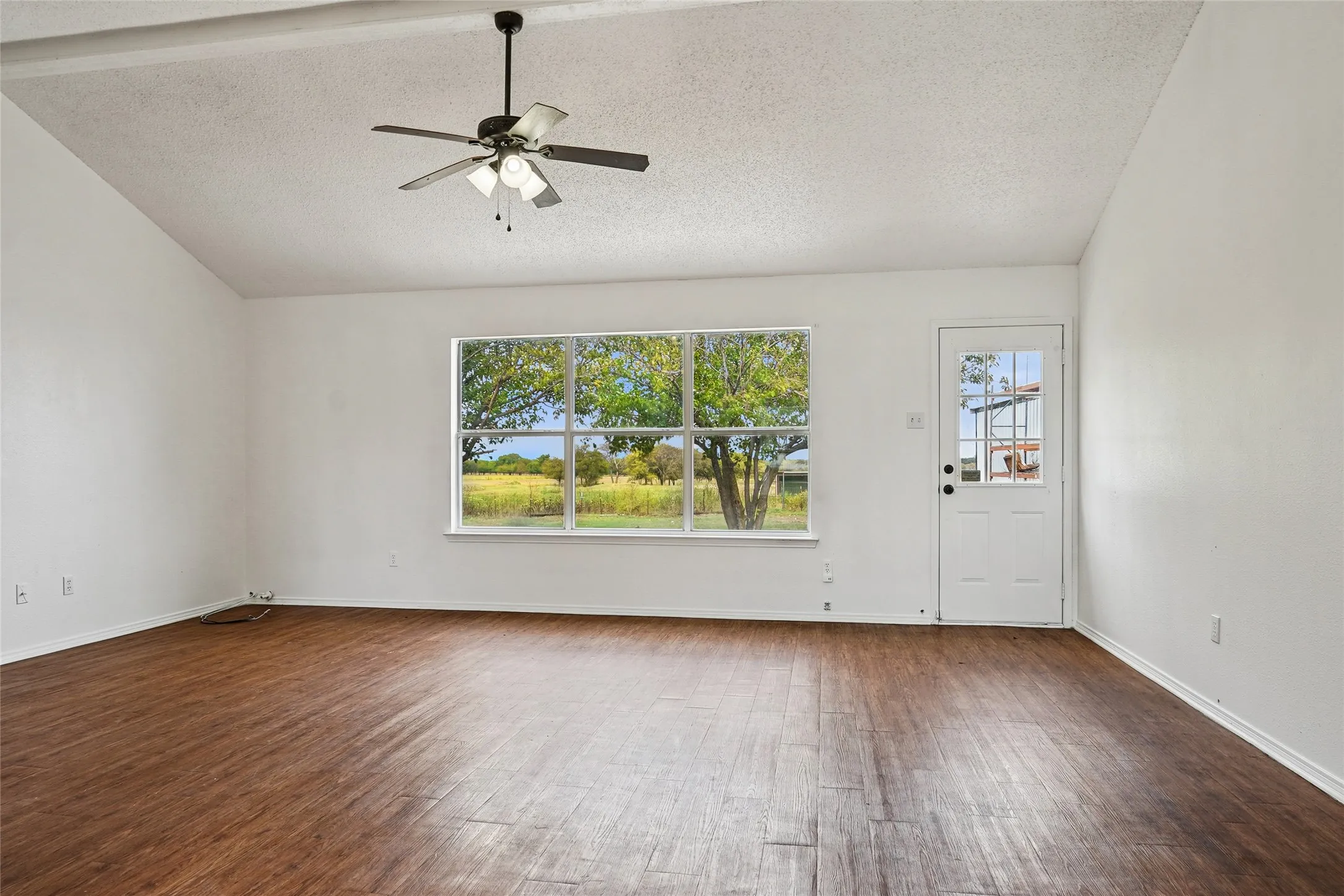 Single Family Residence For Sale in Denton County , 13384 Pruett Road, Krum, Texas 76249, 3 Bedroom, 2 Bathroom, Garage spaces, 1,546 Sqft, built in 1996, mls#21404790, Real Estate Agent in Krum, Homes For Sale in Denton county, Homes For Sale in Krum, Realtor in Krum Texas, Real Estate Brokerage Independent Realty Texas, Luminita Cordes Realtor