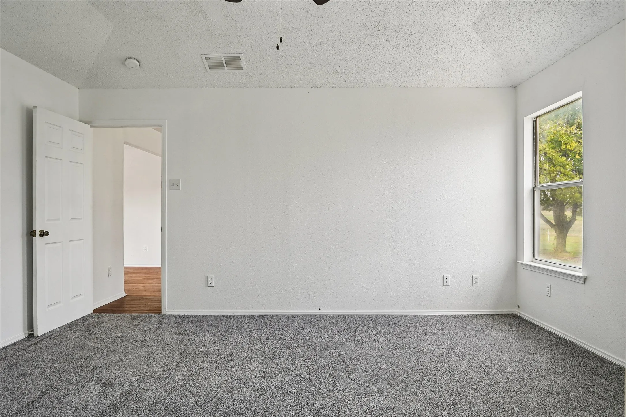 Single Family Residence For Sale in Denton County , 13384 Pruett Road, Krum, Texas 76249, 3 Bedroom, 2 Bathroom, Garage spaces, 1,546 Sqft, built in 1996, mls#21404790, Real Estate Agent in Krum, Homes For Sale in Denton county, Homes For Sale in Krum, Realtor in Krum Texas, Real Estate Brokerage Independent Realty Texas, Luminita Cordes Realtor