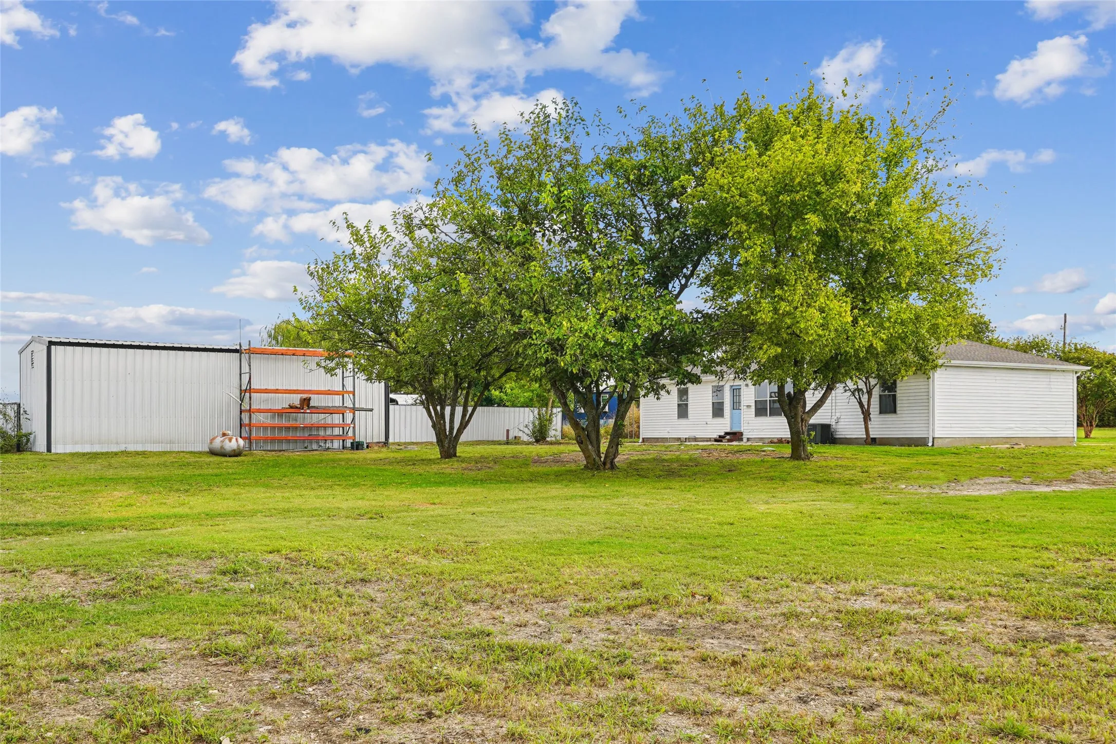Single Family Residence For Sale in Denton County , 13384 Pruett Road, Krum, Texas 76249, 3 Bedroom, 2 Bathroom, Garage spaces, 1,546 Sqft, built in 1996, mls#21404790, Real Estate Agent in Krum, Homes For Sale in Denton county, Homes For Sale in Krum, Realtor in Krum Texas, Real Estate Brokerage Independent Realty Texas, Luminita Cordes Realtor