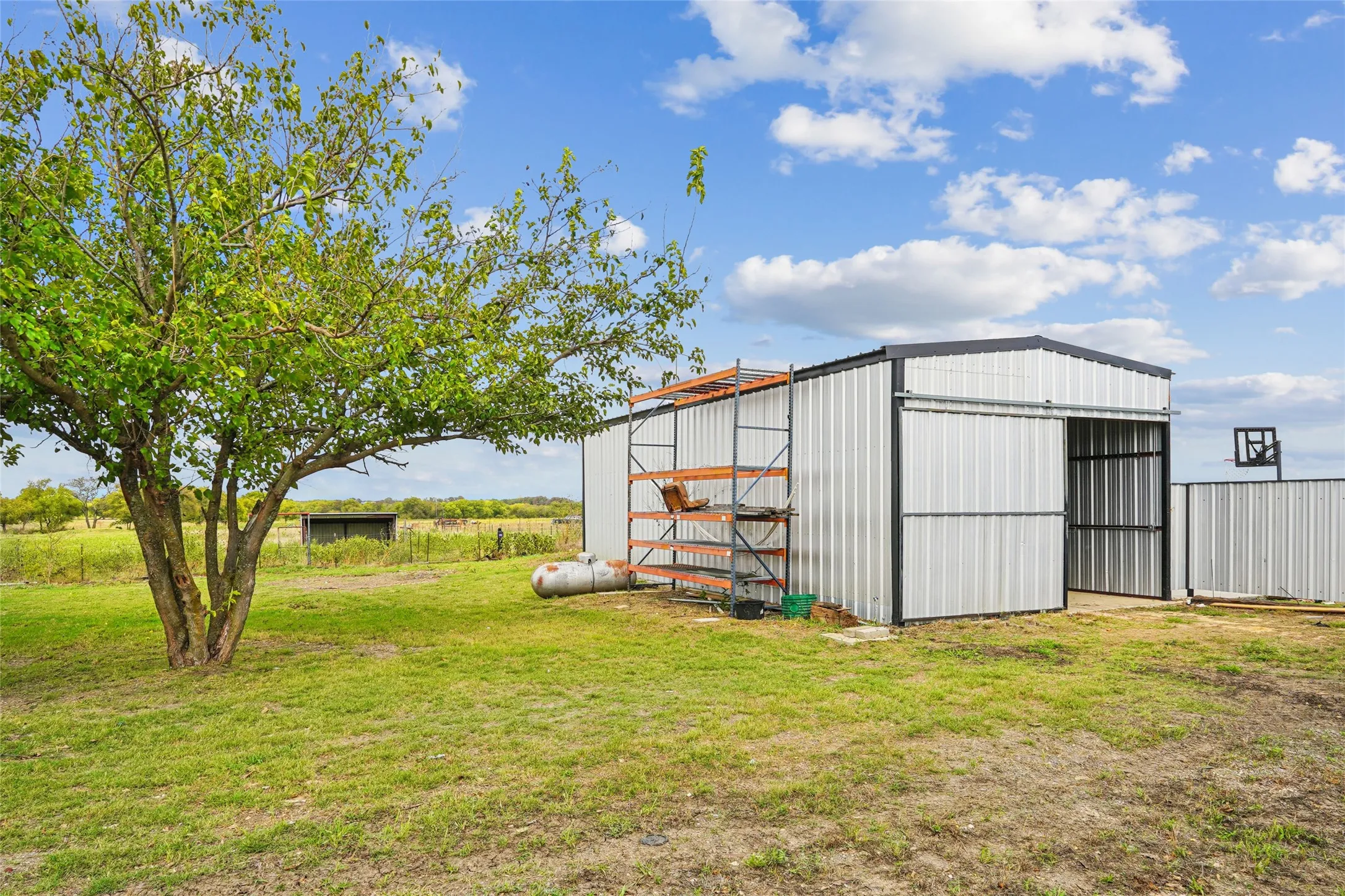 Single Family Residence For Sale in Denton County , 13384 Pruett Road, Krum, Texas 76249, 3 Bedroom, 2 Bathroom, Garage spaces, 1,546 Sqft, built in 1996, mls#21404790, Real Estate Agent in Krum, Homes For Sale in Denton county, Homes For Sale in Krum, Realtor in Krum Texas, Real Estate Brokerage Independent Realty Texas, Luminita Cordes Realtor