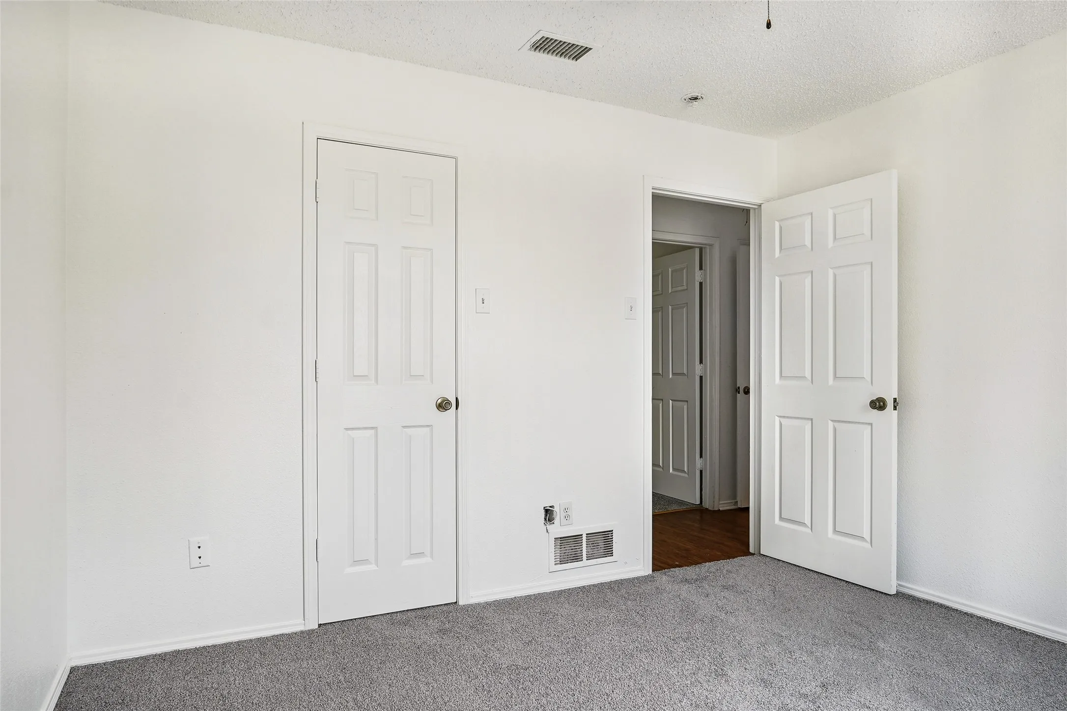 Single Family Residence For Sale in Denton County , 13384 Pruett Road, Krum, Texas 76249, 3 Bedroom, 2 Bathroom, Garage spaces, 1,546 Sqft, built in 1996, mls#21404790, Real Estate Agent in Krum, Homes For Sale in Denton county, Homes For Sale in Krum, Realtor in Krum Texas, Real Estate Brokerage Independent Realty Texas, Luminita Cordes Realtor