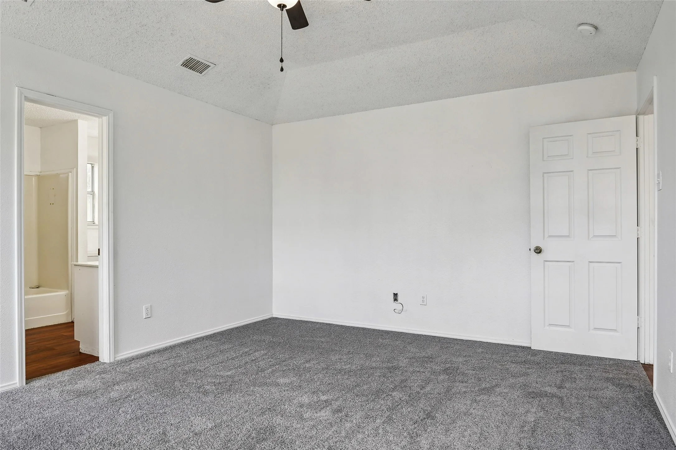 Single Family Residence For Sale in Denton County , 13384 Pruett Road, Krum, Texas 76249, 3 Bedroom, 2 Bathroom, Garage spaces, 1,546 Sqft, built in 1996, mls#21404790, Real Estate Agent in Krum, Homes For Sale in Denton county, Homes For Sale in Krum, Realtor in Krum Texas, Real Estate Brokerage Independent Realty Texas, Luminita Cordes Realtor