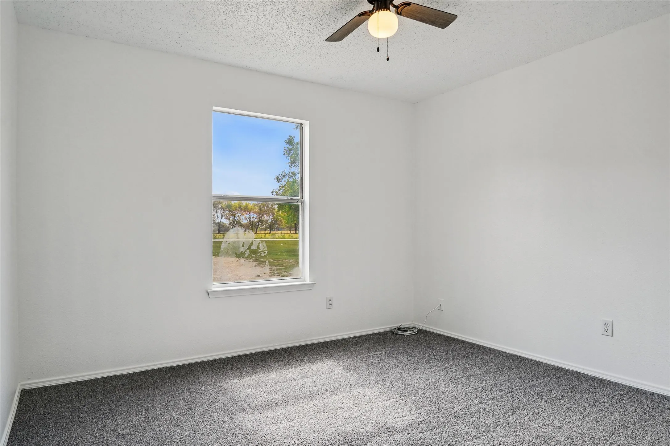 Single Family Residence For Sale in Denton County , 13384 Pruett Road, Krum, Texas 76249, 3 Bedroom, 2 Bathroom, Garage spaces, 1,546 Sqft, built in 1996, mls#21404790, Real Estate Agent in Krum, Homes For Sale in Denton county, Homes For Sale in Krum, Realtor in Krum Texas, Real Estate Brokerage Independent Realty Texas, Luminita Cordes Realtor