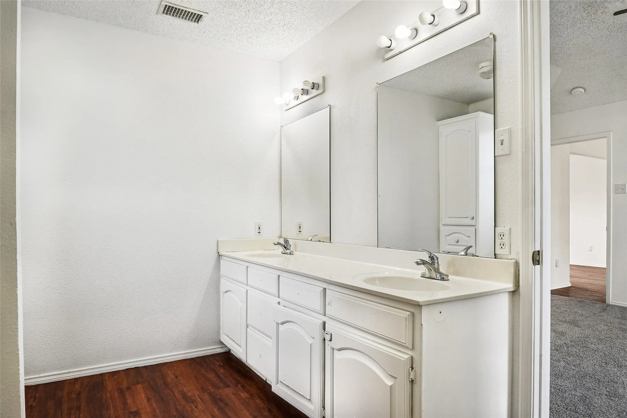 Single Family Residence For Sale in Denton County , 13384 Pruett Road, Krum, Texas 76249, 3 Bedroom, 2 Bathroom, Garage spaces, 1,546 Sqft, built in 1996, mls#21404790, Real Estate Agent in Krum, Homes For Sale in Denton county, Homes For Sale in Krum, Realtor in Krum Texas, Real Estate Brokerage Independent Realty Texas, Luminita Cordes Realtor