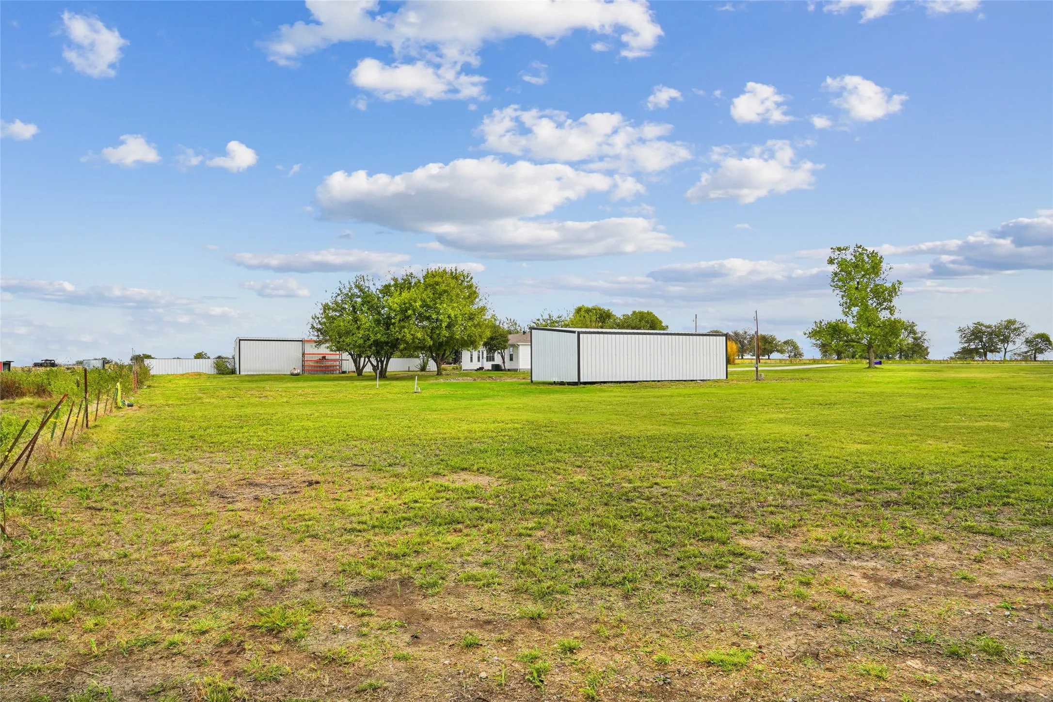 Single Family Residence For Sale in Denton County , 13384 Pruett Road, Krum, Texas 76249, 3 Bedroom, 2 Bathroom, Garage spaces, 1,546 Sqft, built in 1996, mls#21404790, Real Estate Agent in Krum, Homes For Sale in Denton county, Homes For Sale in Krum, Realtor in Krum Texas, Real Estate Brokerage Independent Realty Texas, Luminita Cordes Realtor