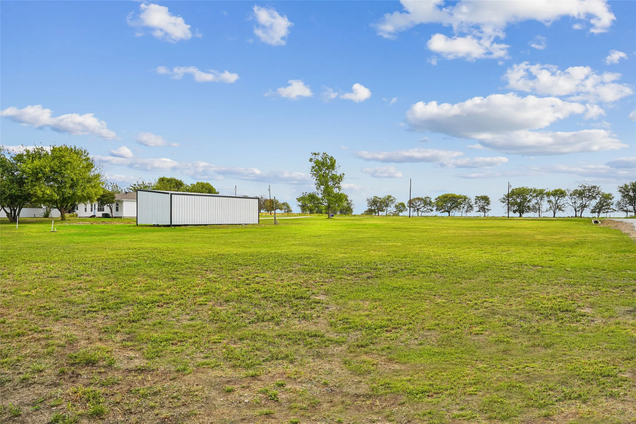 Single Family Residence For Sale in Denton County , 13384 Pruett Road, Krum, Texas 76249, 3 Bedroom, 2 Bathroom, Garage spaces, 1,546 Sqft, built in 1996, mls#21404790, Real Estate Agent in Krum, Homes For Sale in Denton county, Homes For Sale in Krum, Realtor in Krum Texas, Real Estate Brokerage Independent Realty Texas, Luminita Cordes Realtor